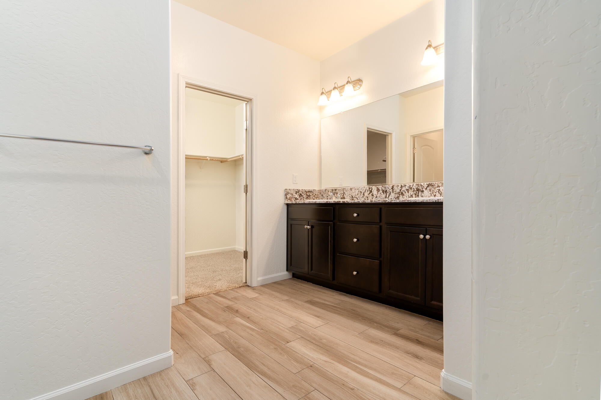 3224 Dorset St, Tulare, CA 93274