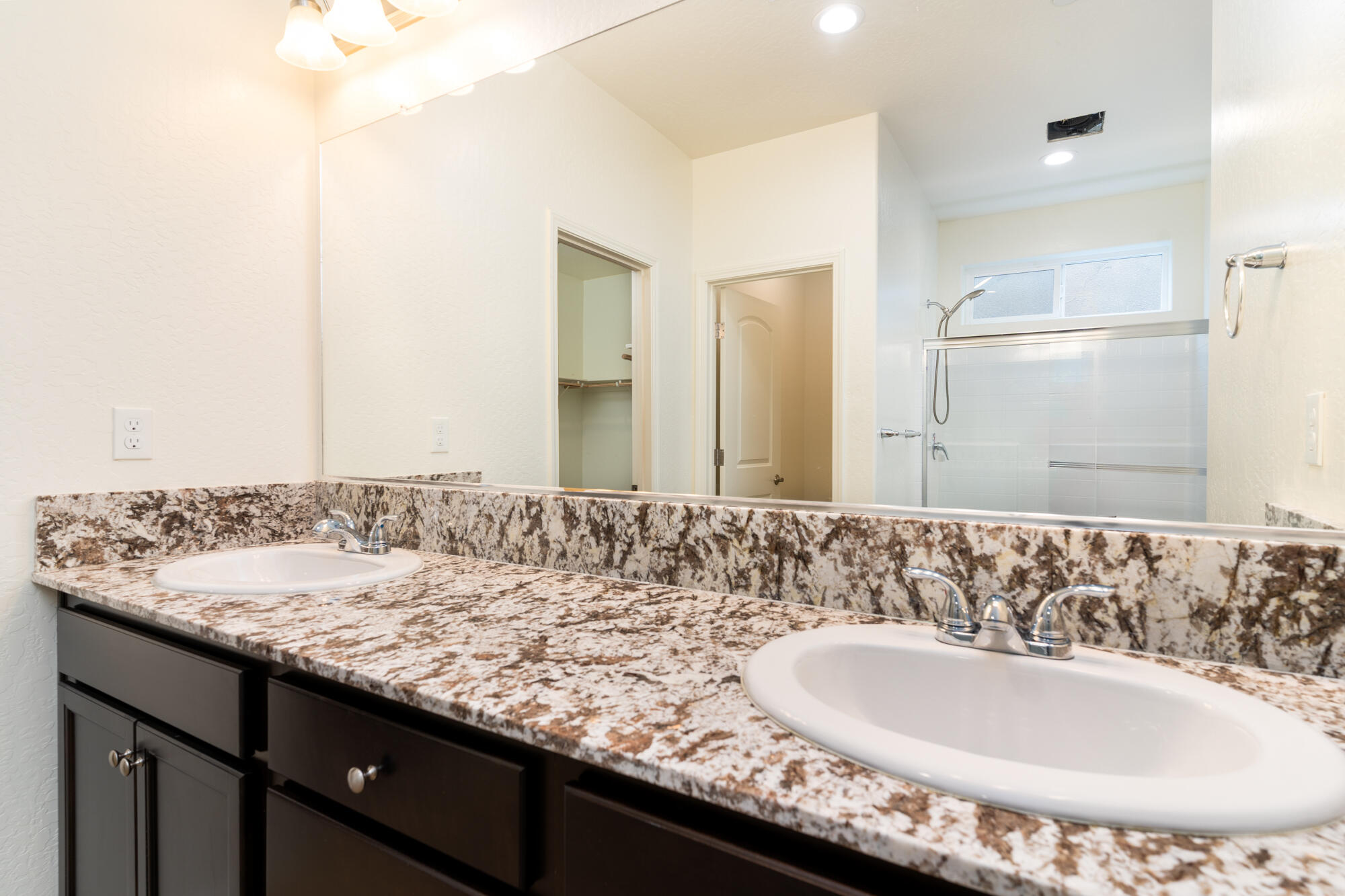 3224 Dorset St, Tulare, CA 93274