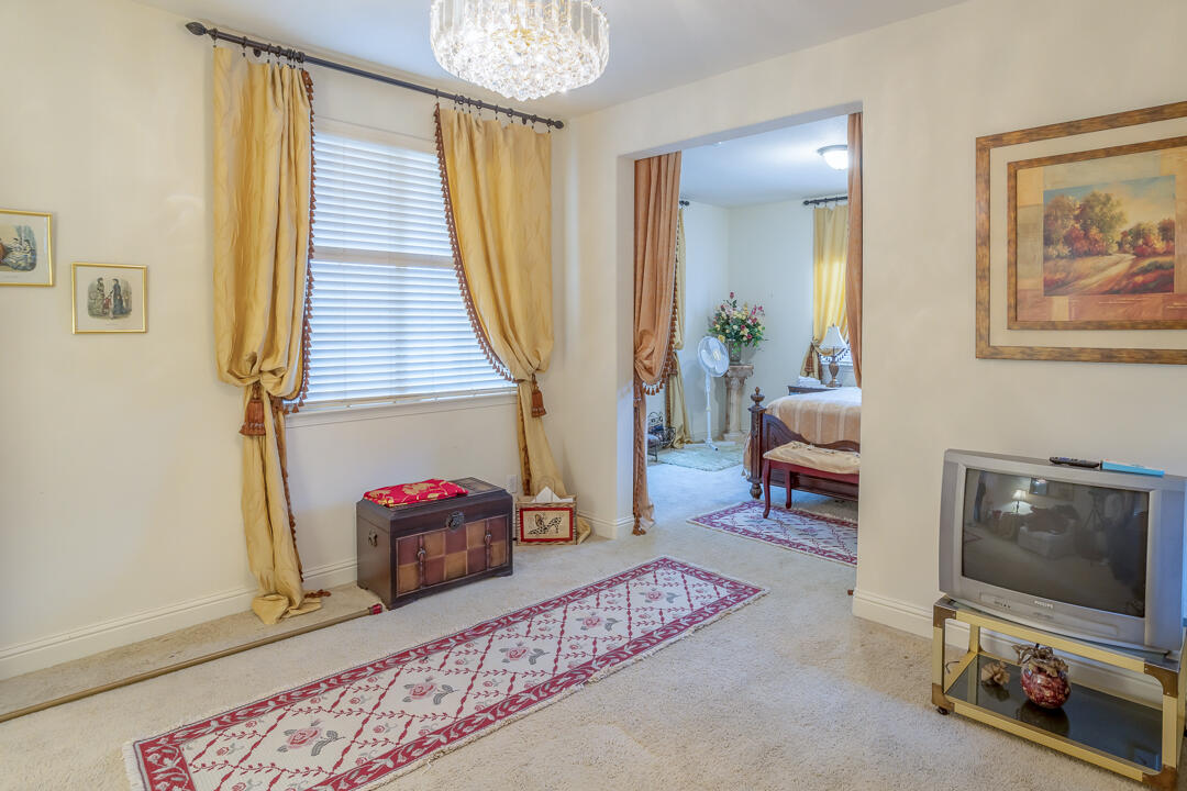 2563 Riviera Ct, Tulare, CA 93274