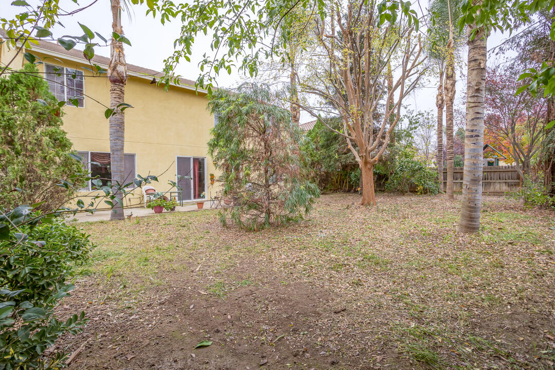 2563 Riviera Ct, Tulare, CA 93274