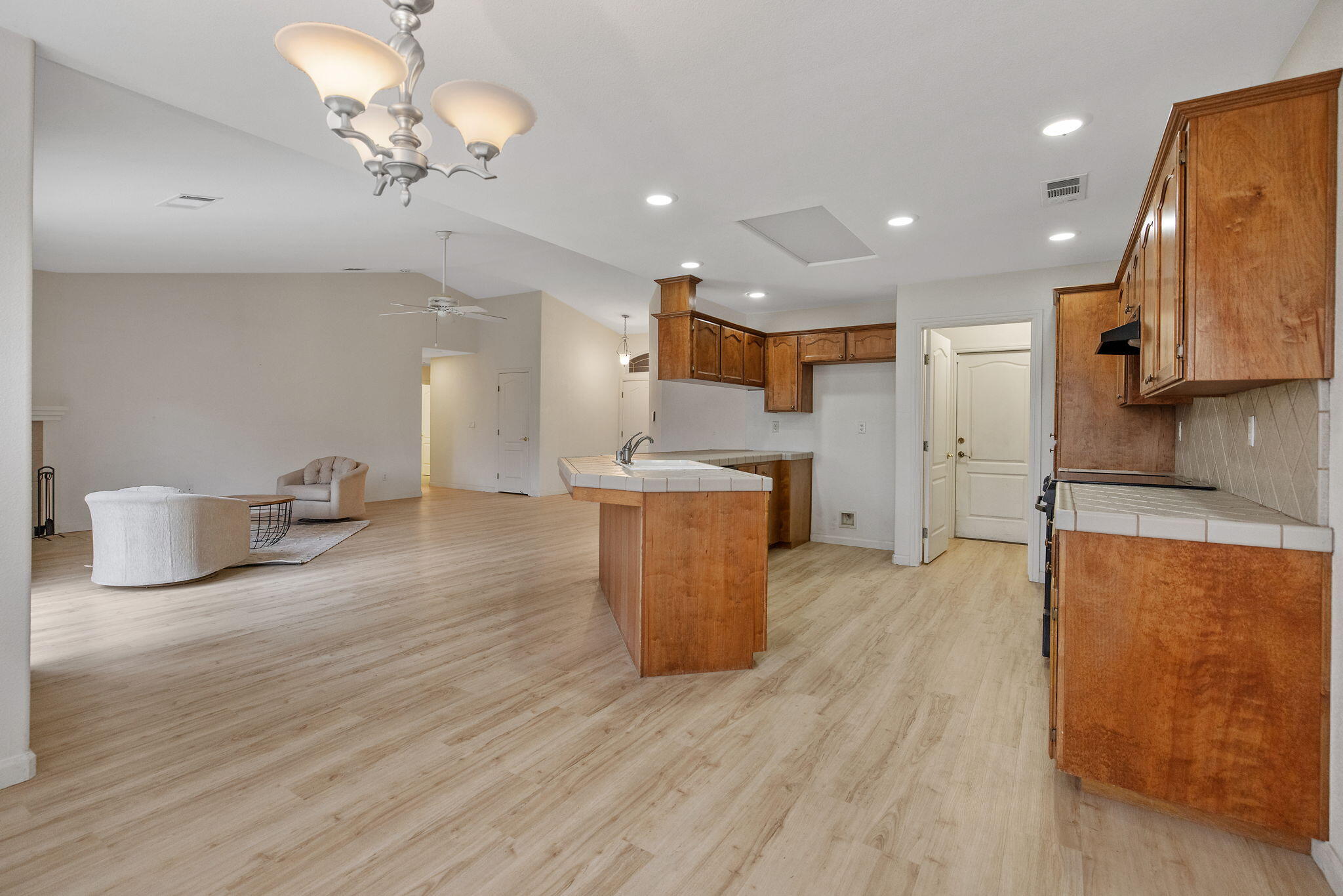 2318 E Cherry Ave, Visalia, CA 93292