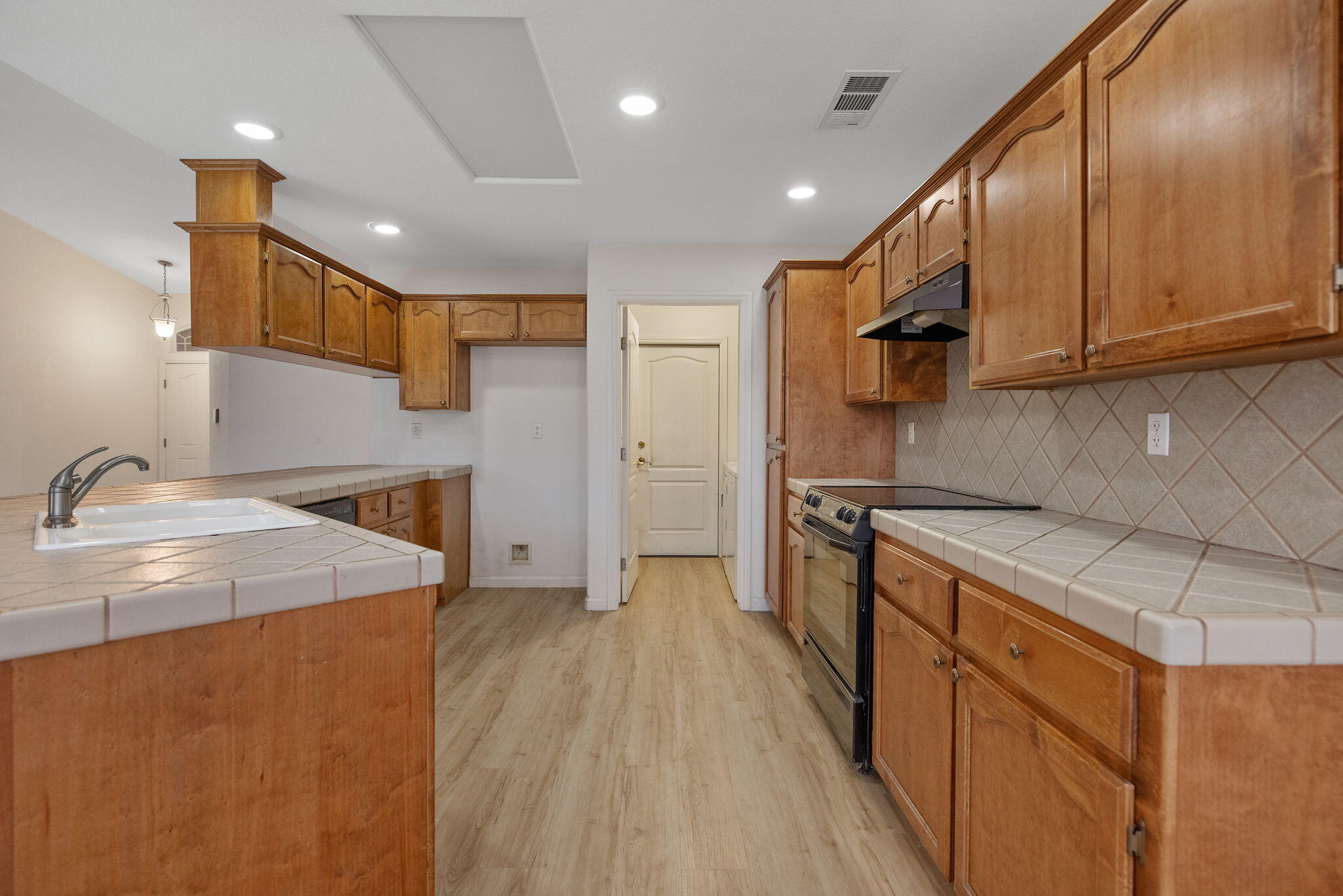 2318 E Cherry Ave, Visalia, CA 93292