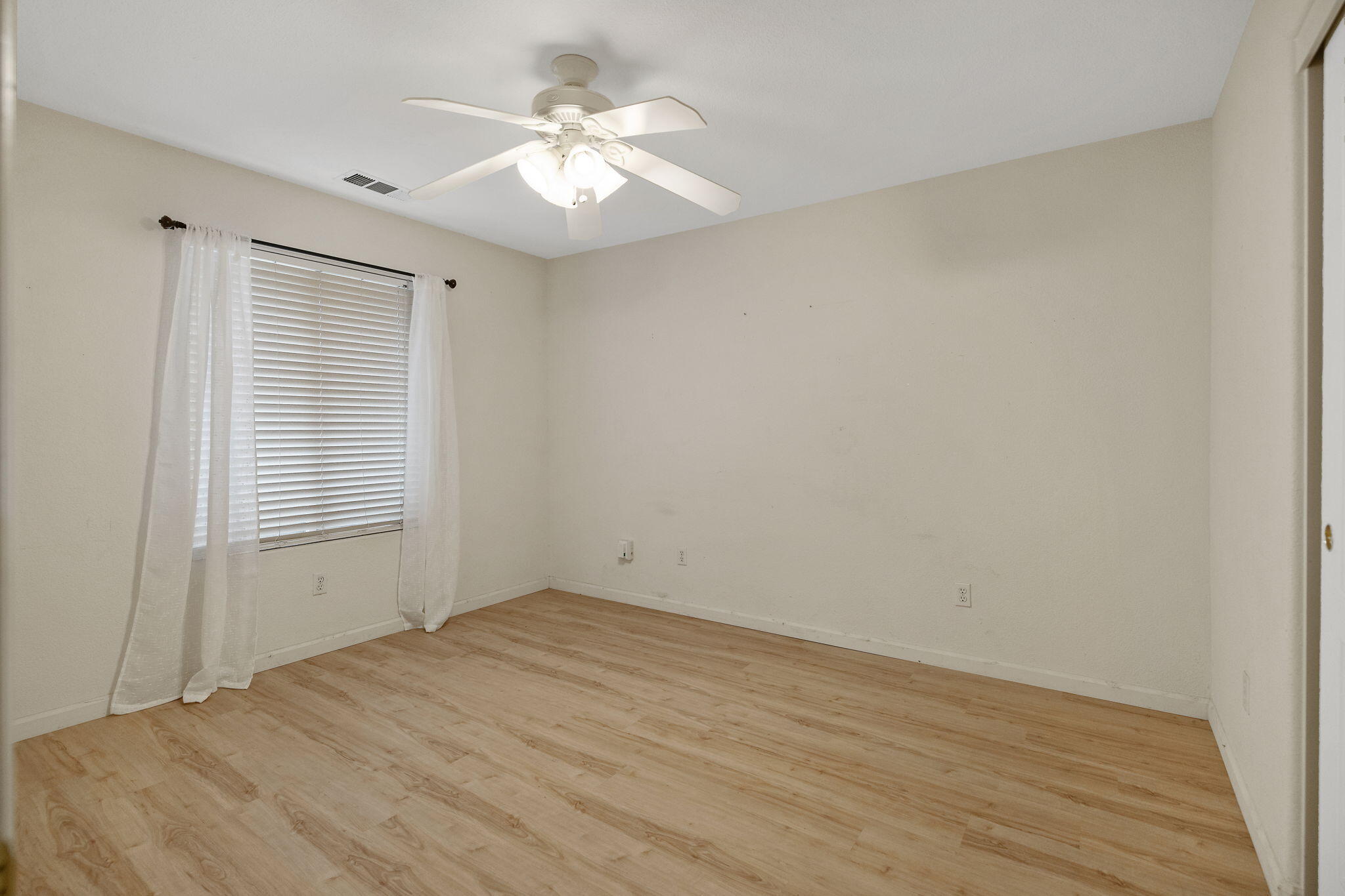 2318 E Cherry Ave, Visalia, CA 93292