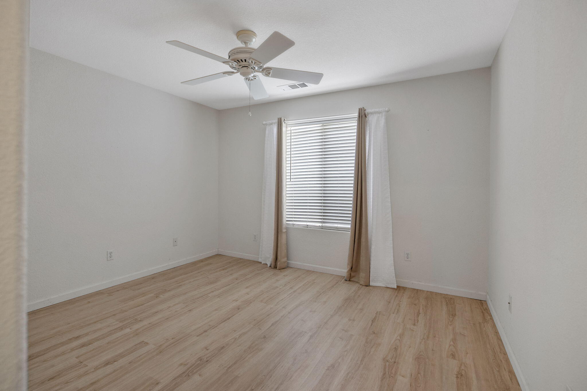 2318 E Cherry Ave, Visalia, CA 93292