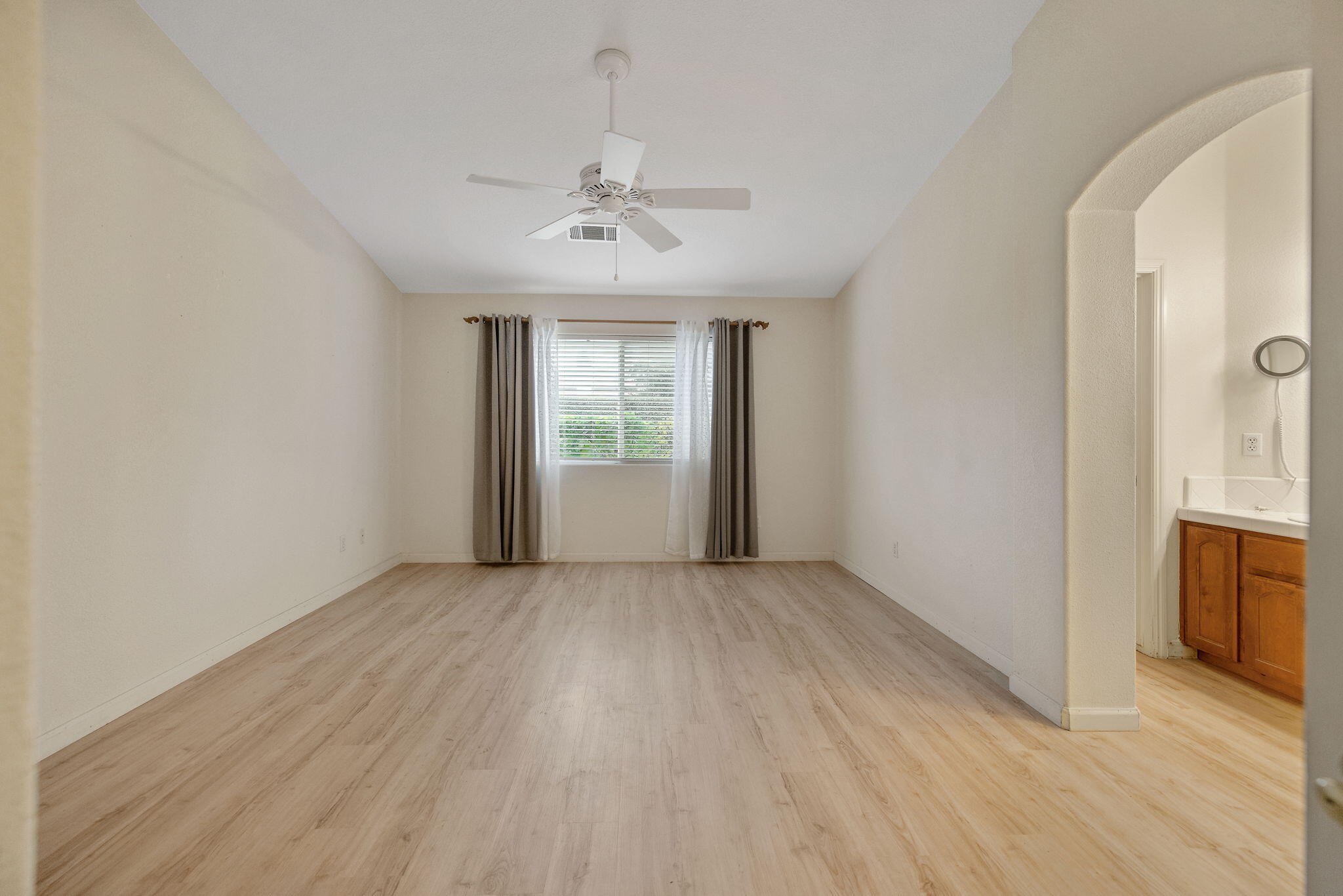 2318 E Cherry Ave, Visalia, CA 93292