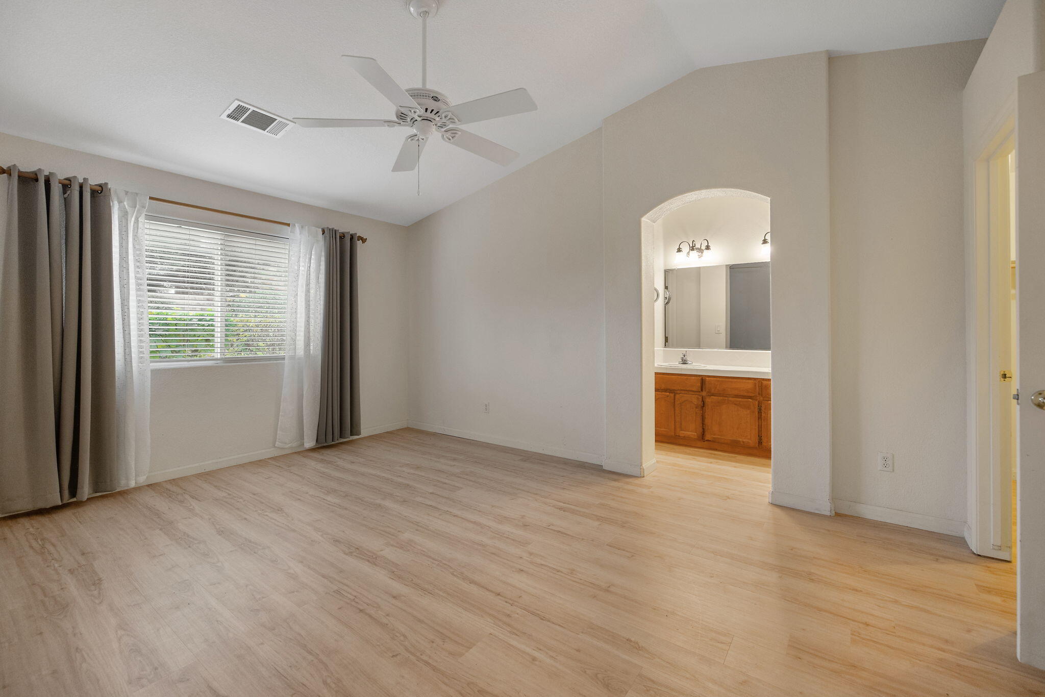 2318 E Cherry Ave, Visalia, CA 93292