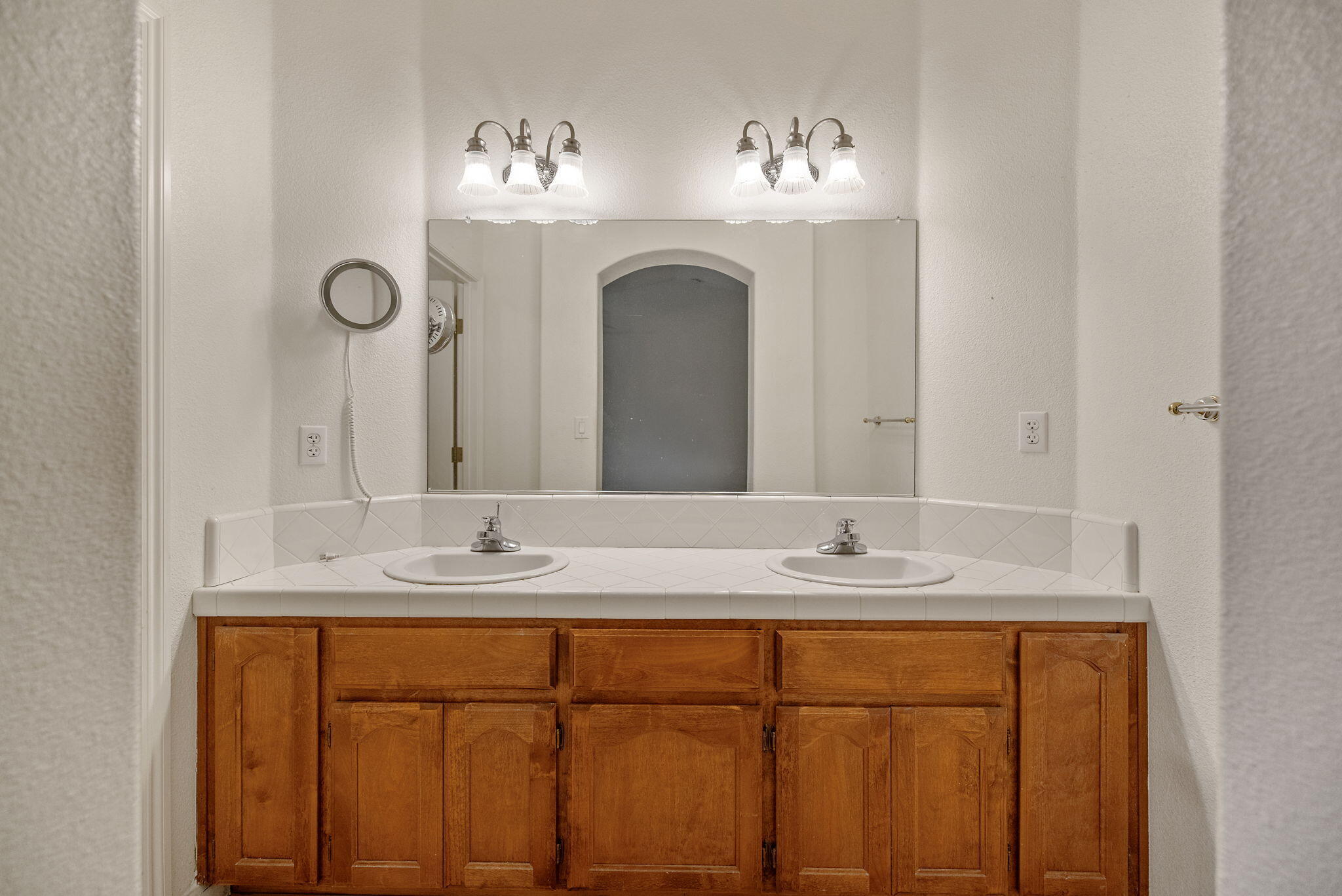 2318 E Cherry Ave, Visalia, CA 93292