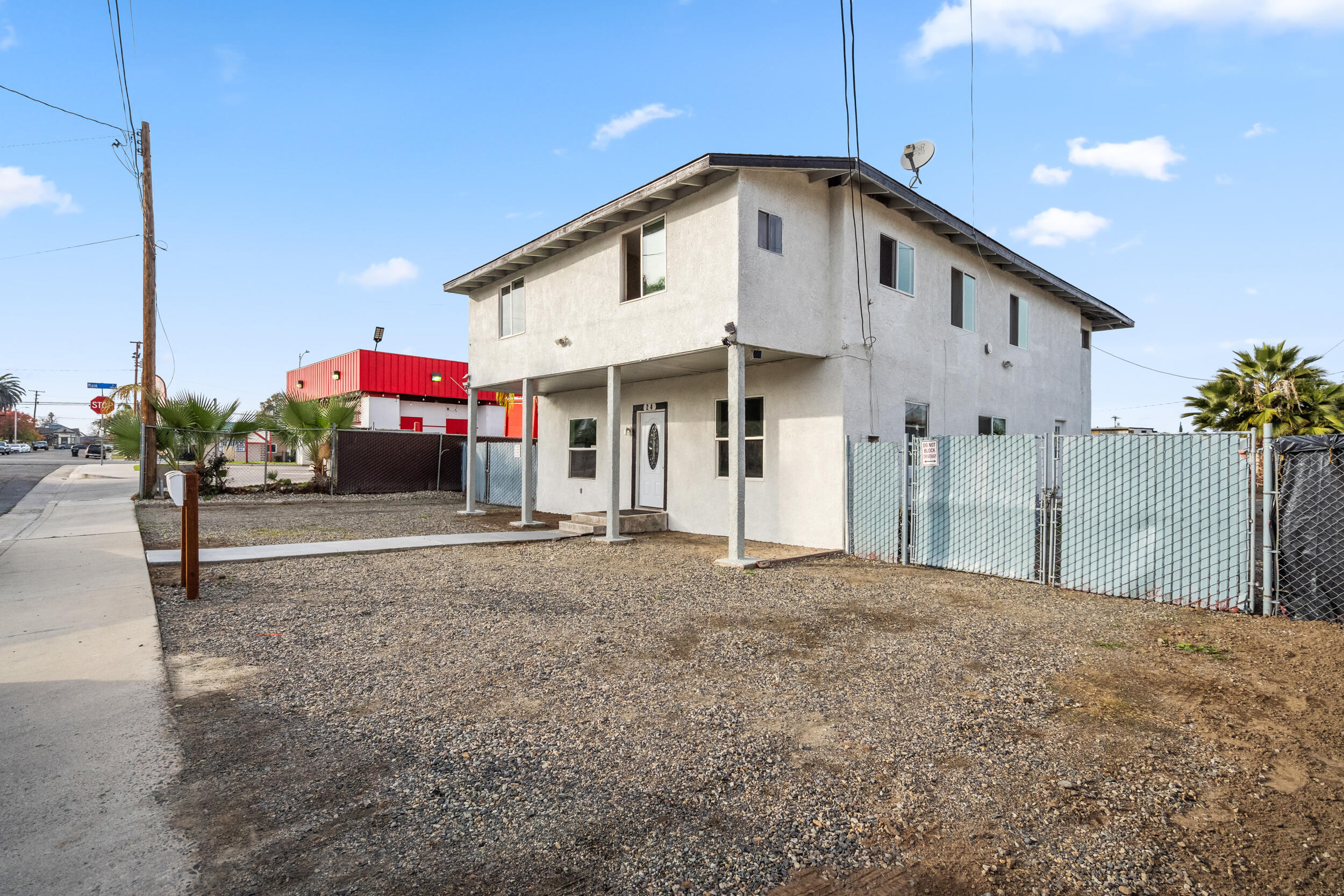 24 E School Ave #4, Porterville, CA 93257