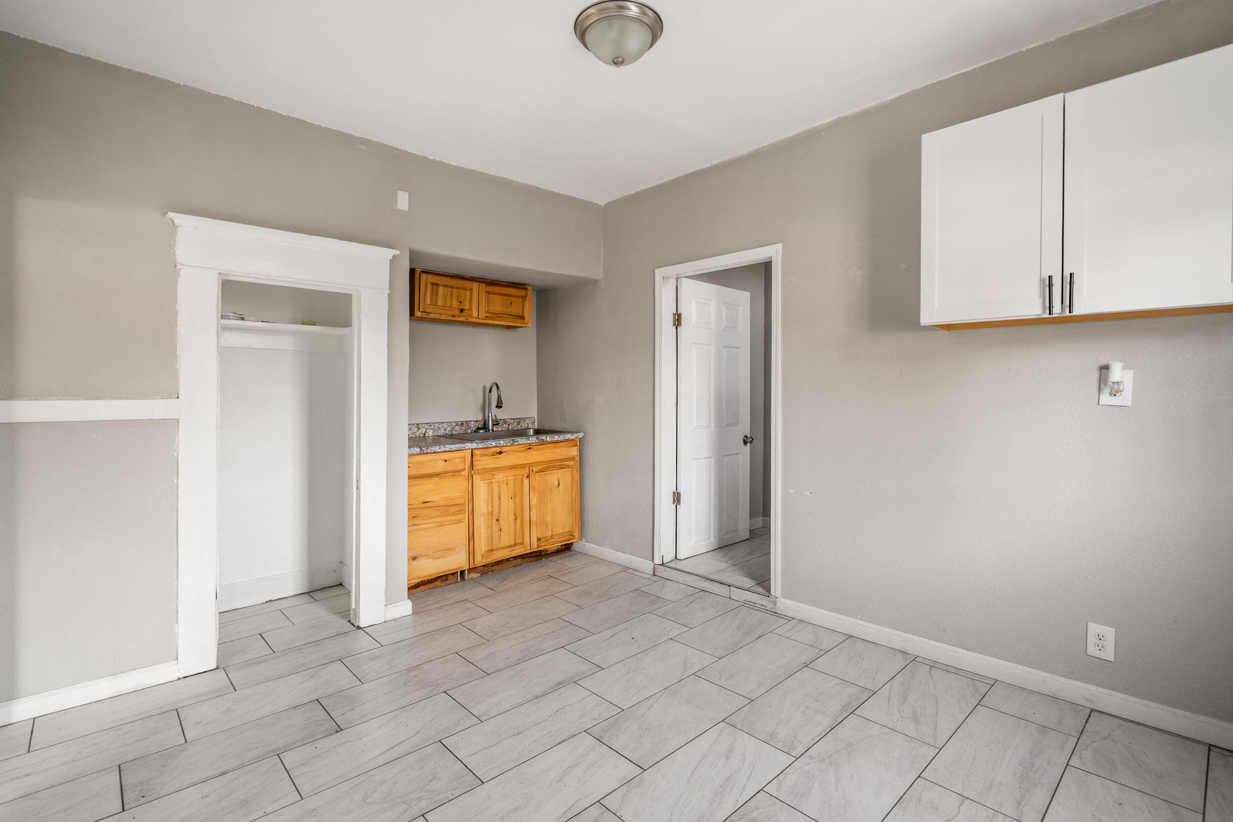 24 E School Ave #4, Porterville, CA 93257