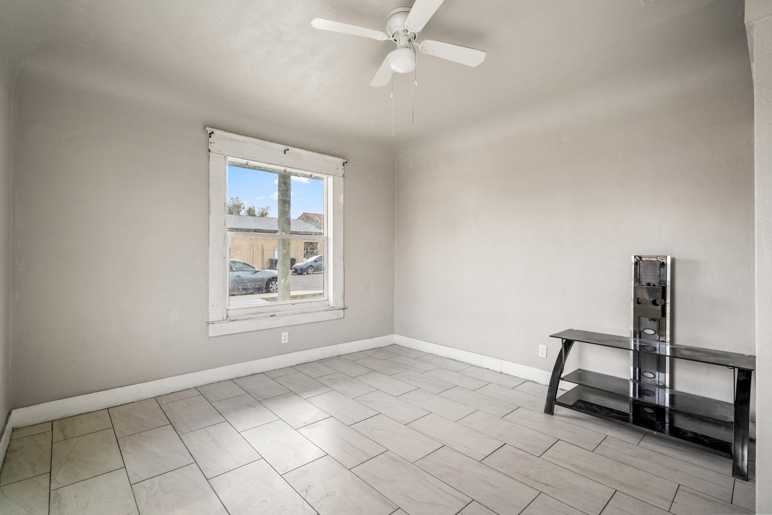 24 E School Ave #4, Porterville, CA 93257