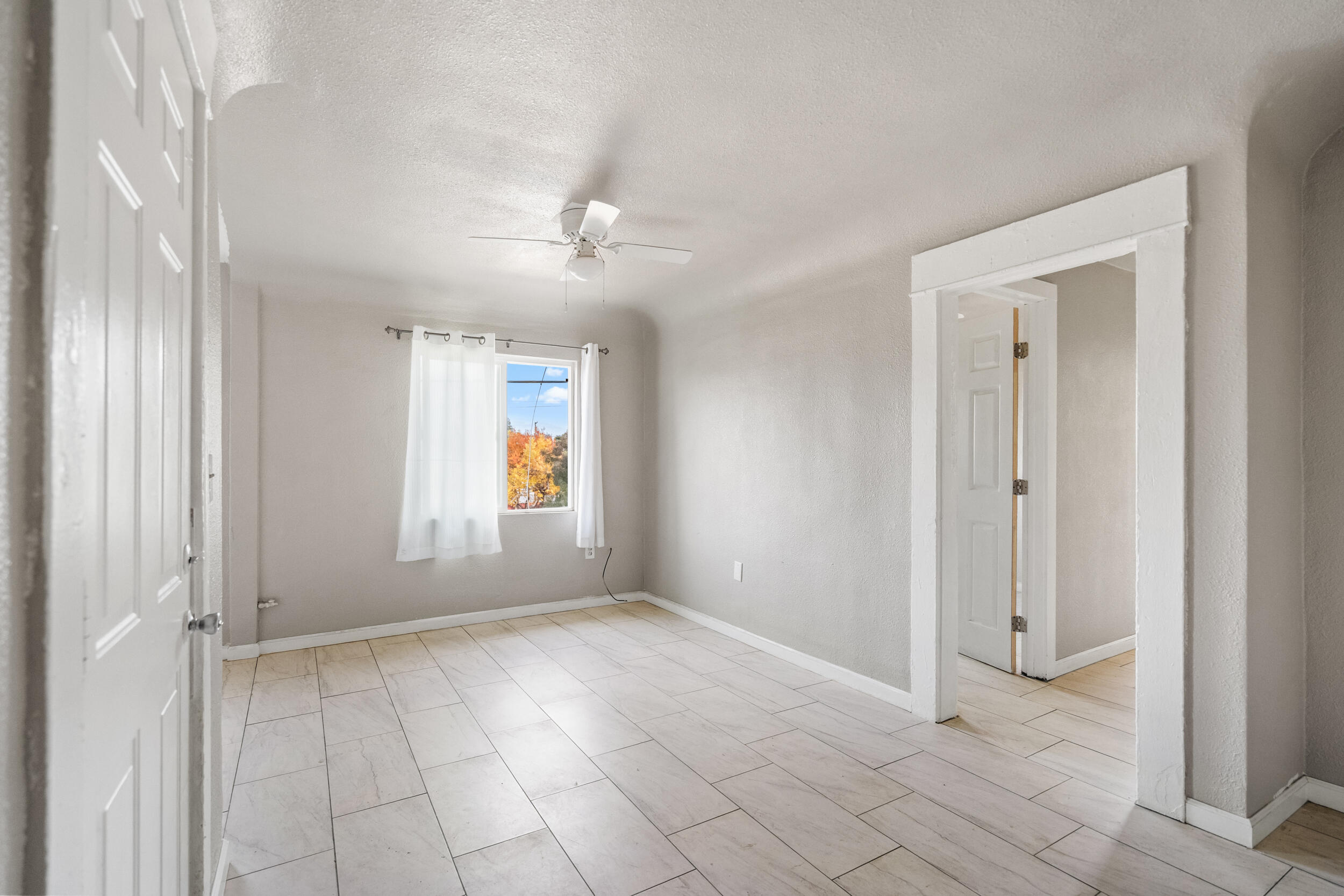 24 E School Ave #4, Porterville, CA 93257