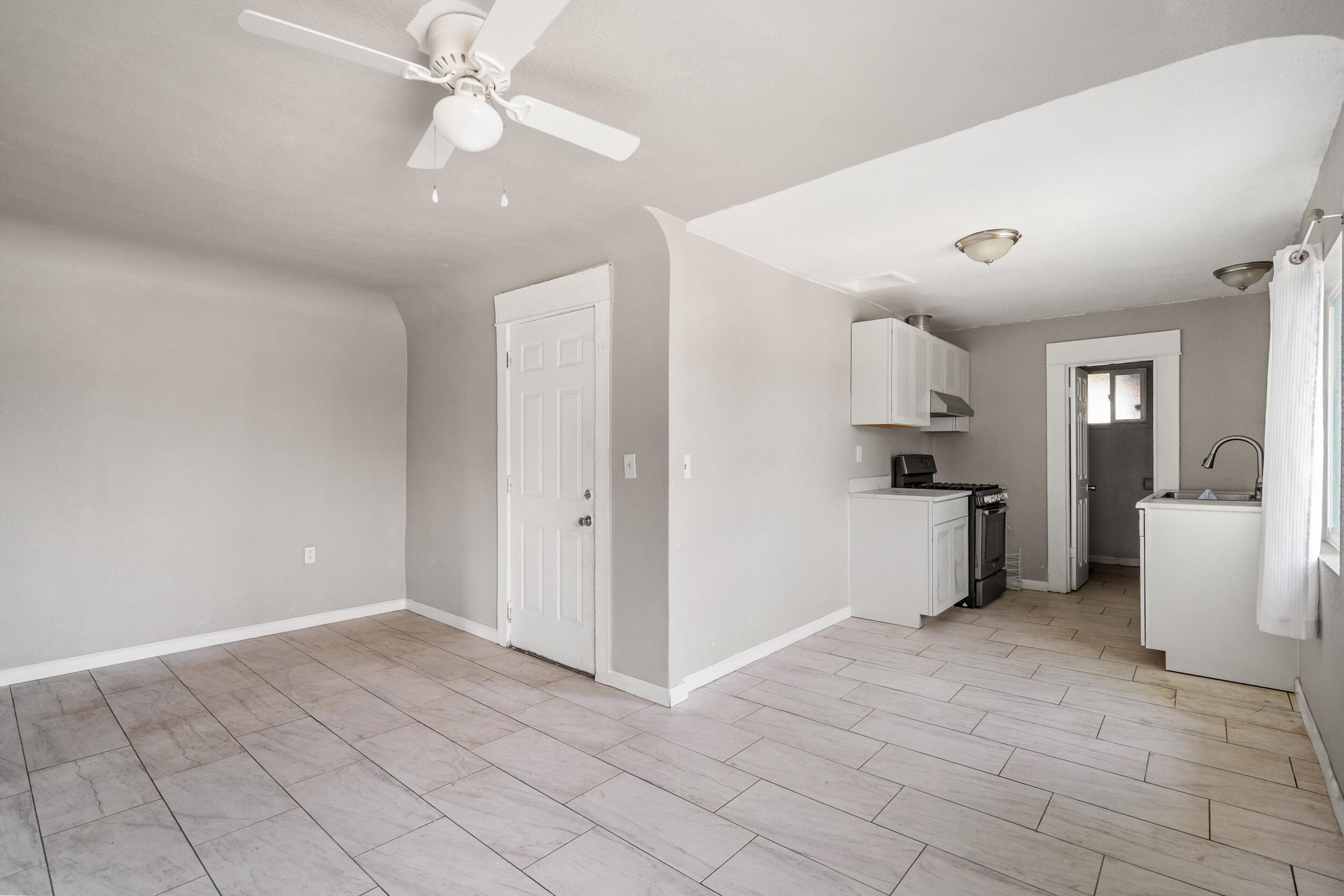 24 E School Ave #4, Porterville, CA 93257