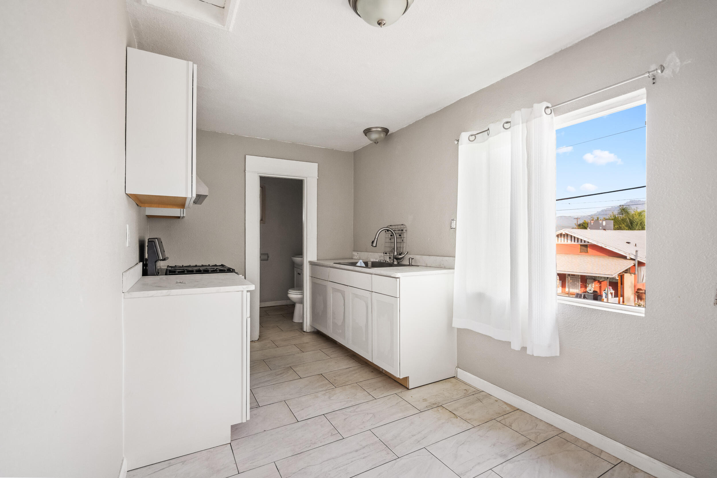 24 E School Ave #4, Porterville, CA 93257