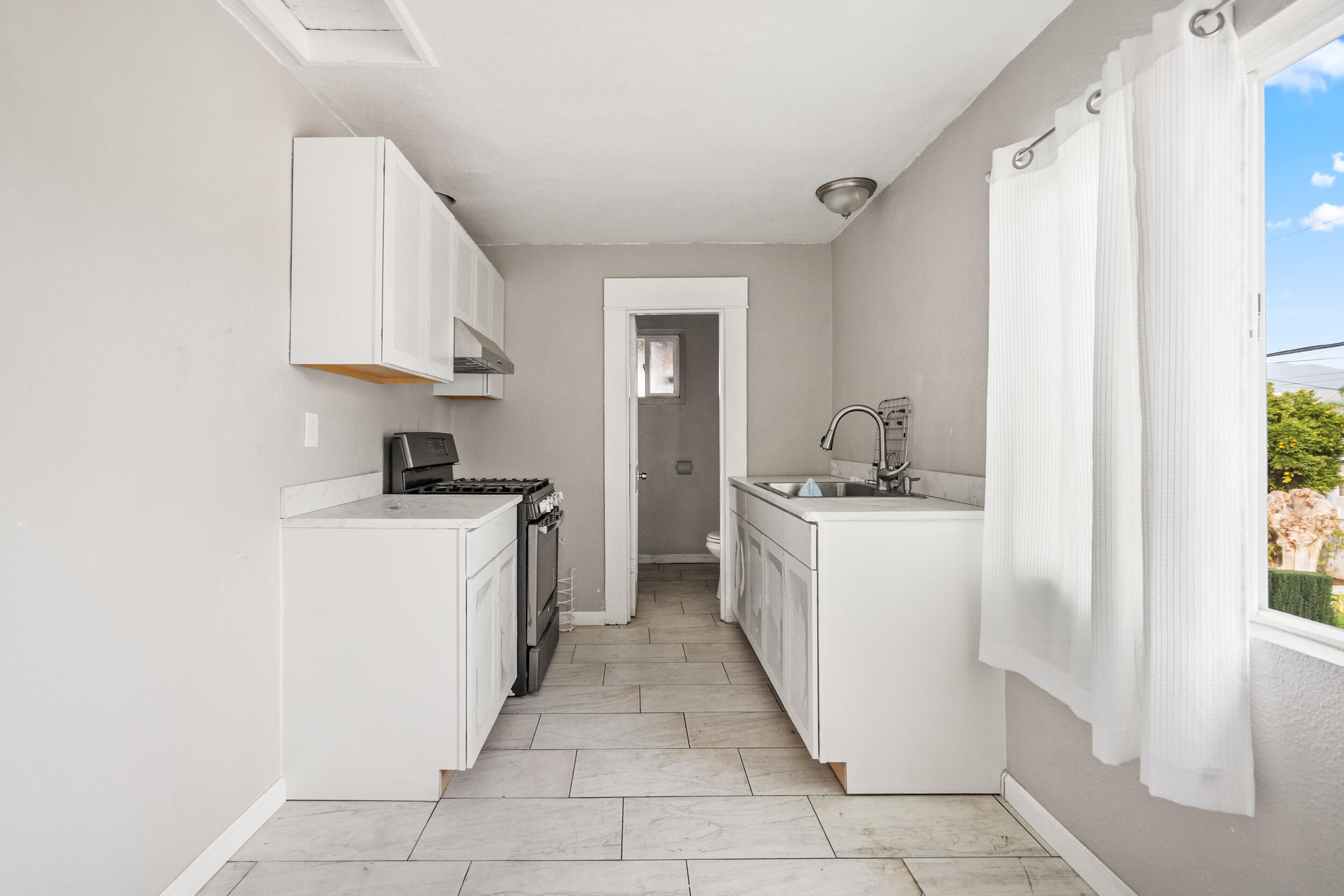 24 E School Ave #4, Porterville, CA 93257