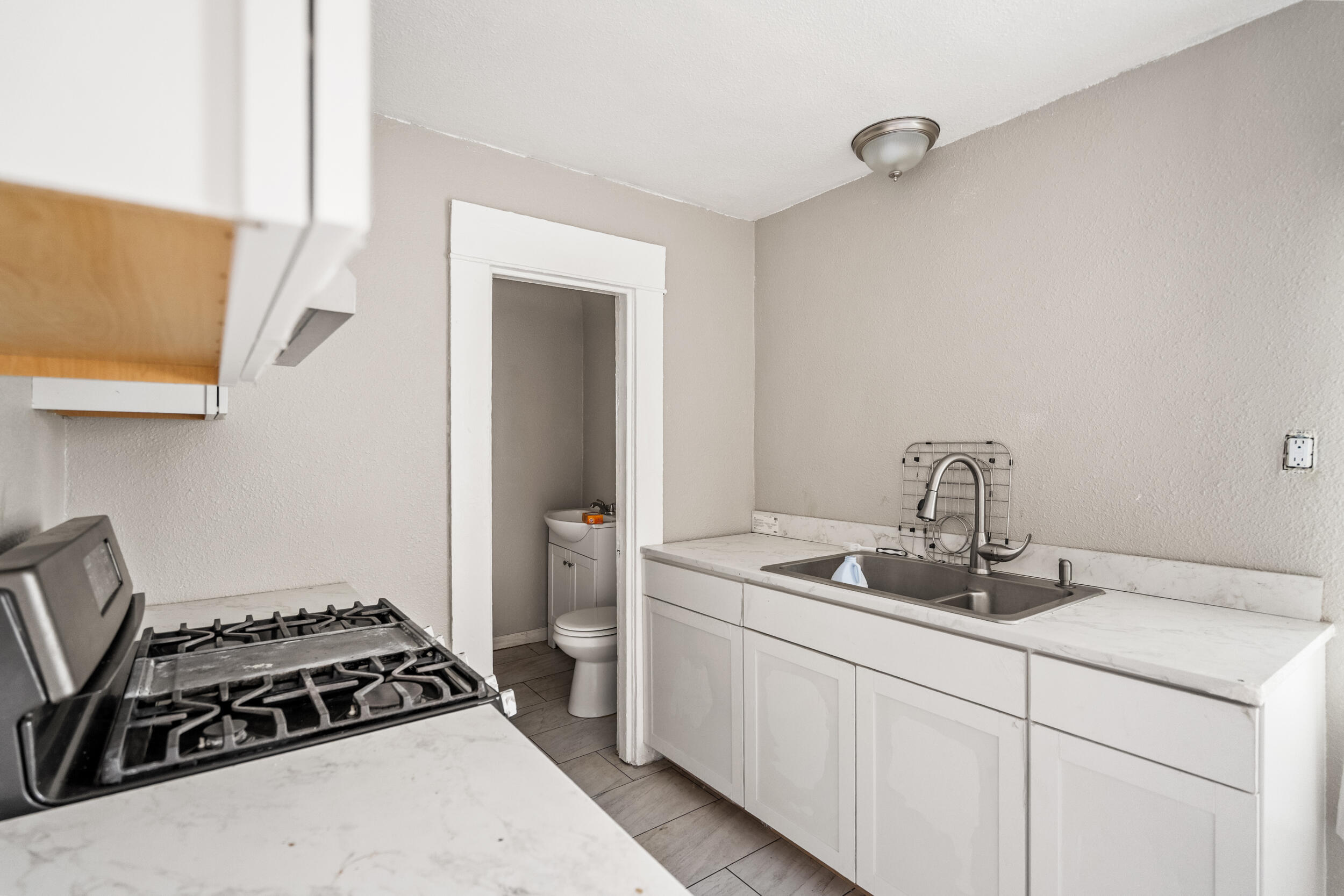 24 E School Ave #4, Porterville, CA 93257