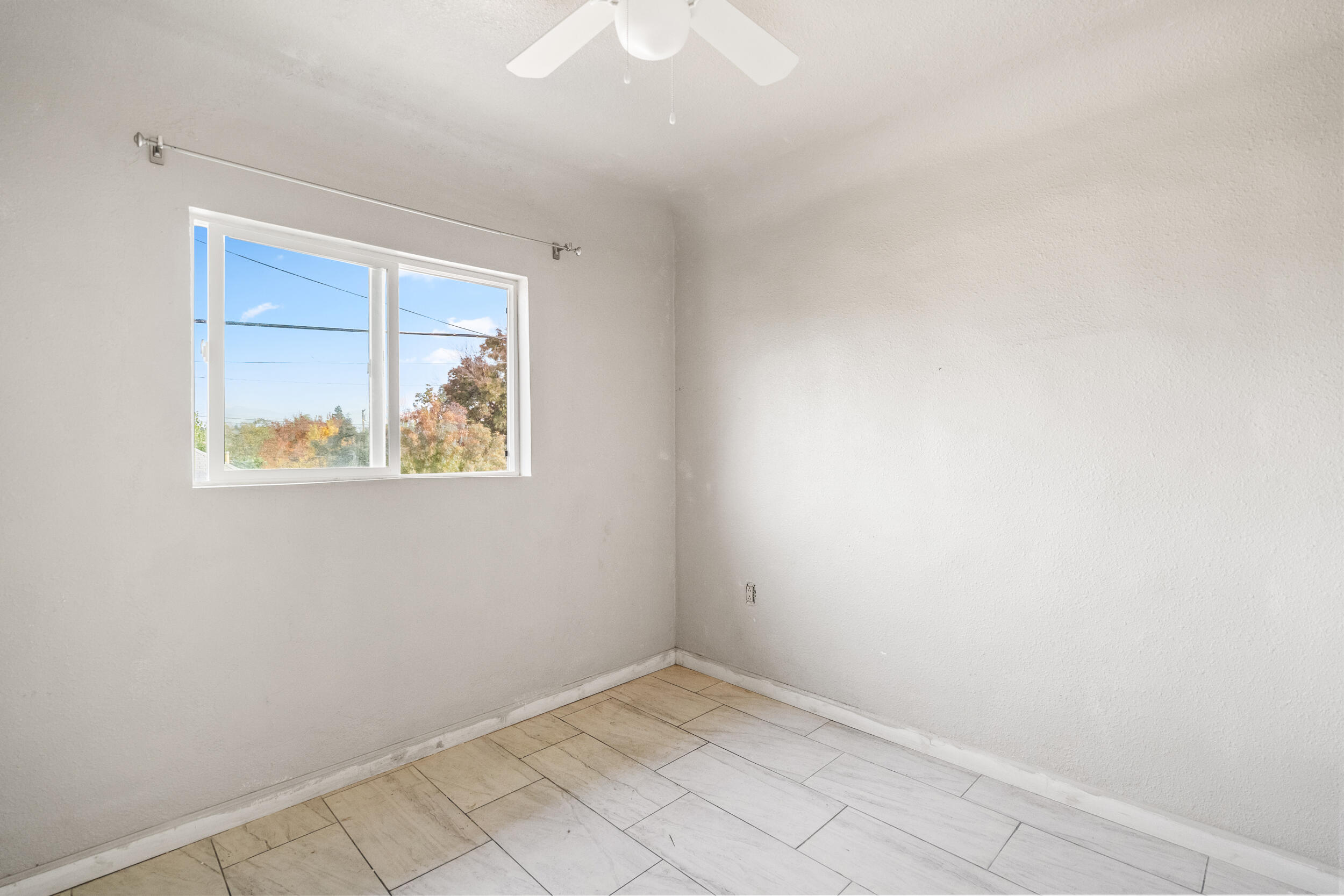 24 E School Ave #4, Porterville, CA 93257