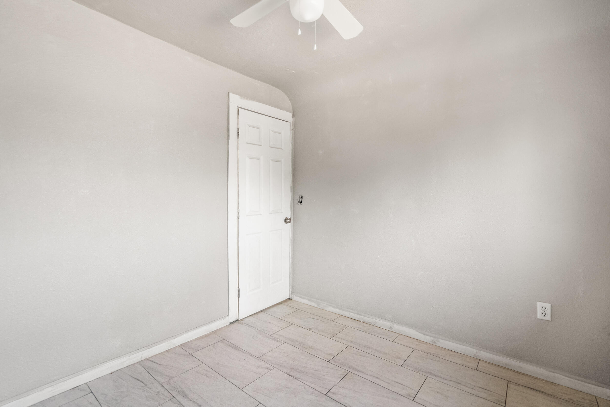 24 E School Ave #4, Porterville, CA 93257