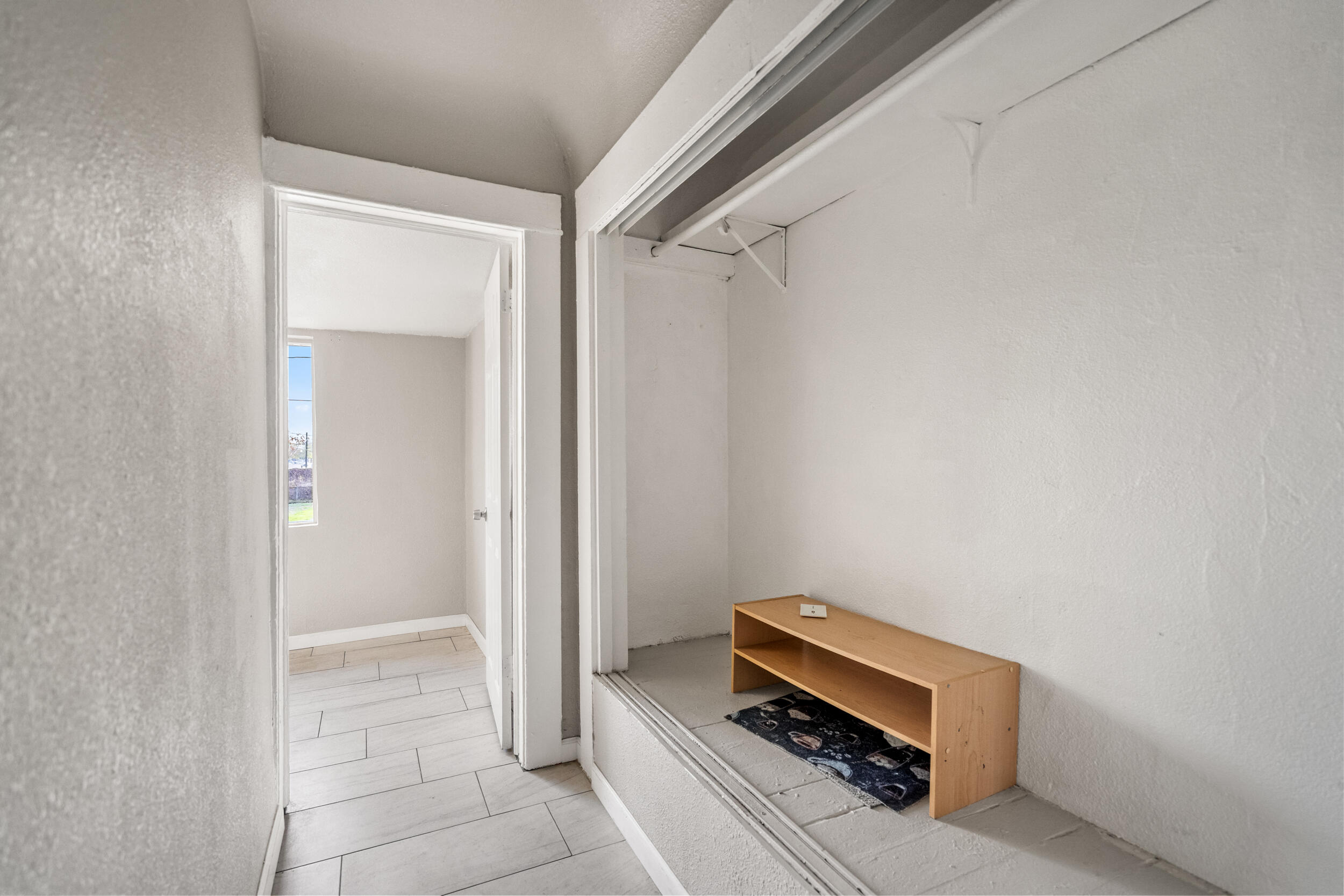 24 E School Ave #4, Porterville, CA 93257