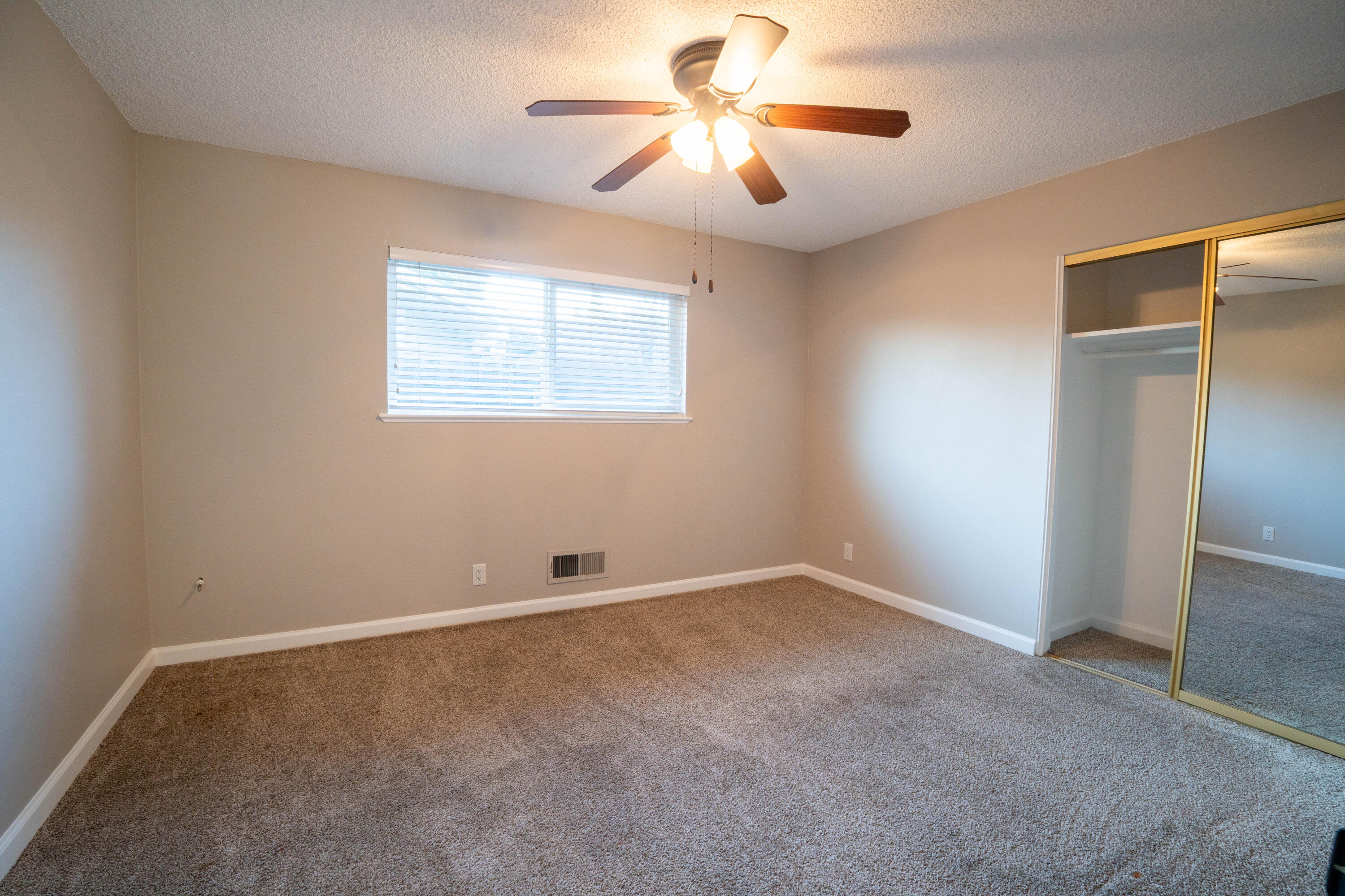 3130 W Vassar Ave, Visalia, CA 93277