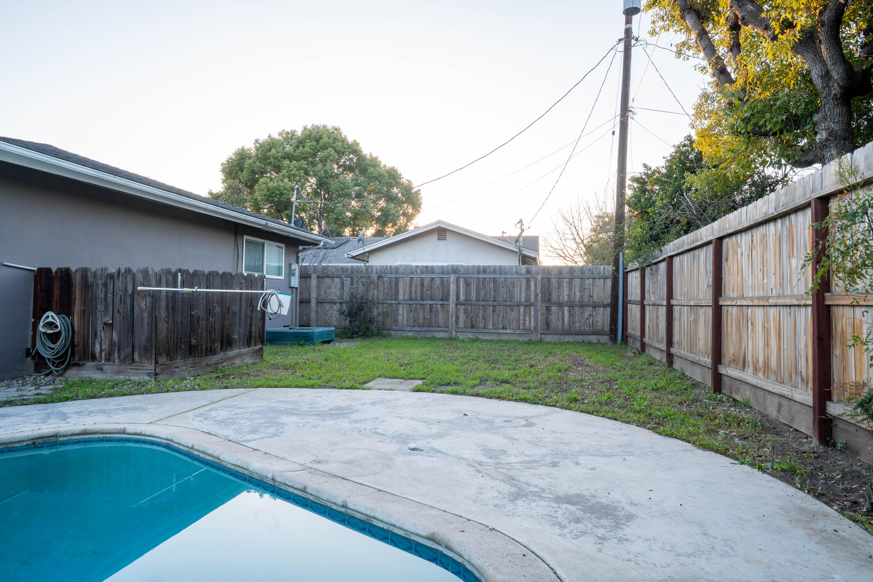 3130 W Vassar Ave, Visalia, CA 93277