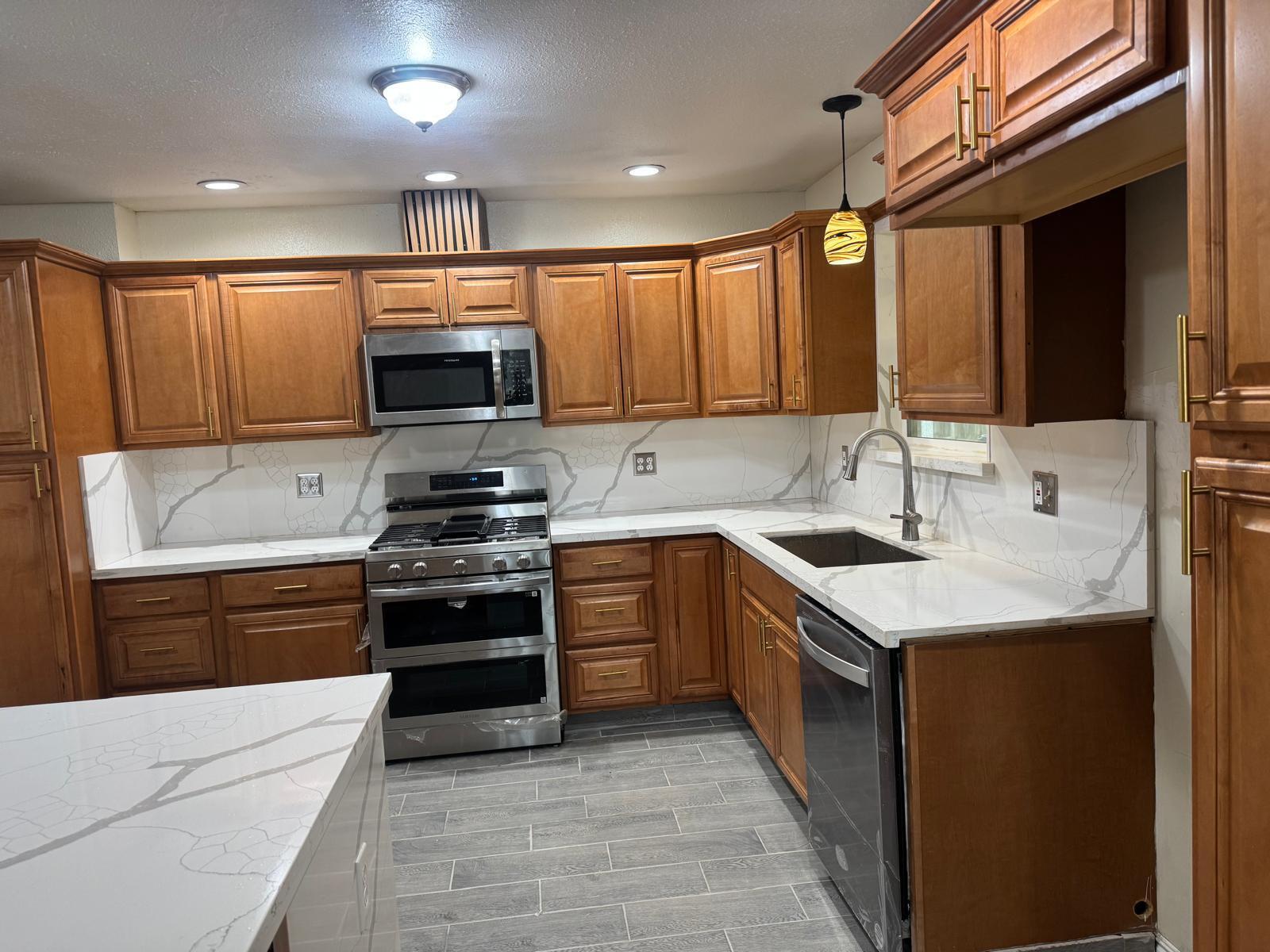 956 E Cinnamon Dr, Lemoore, CA 93245