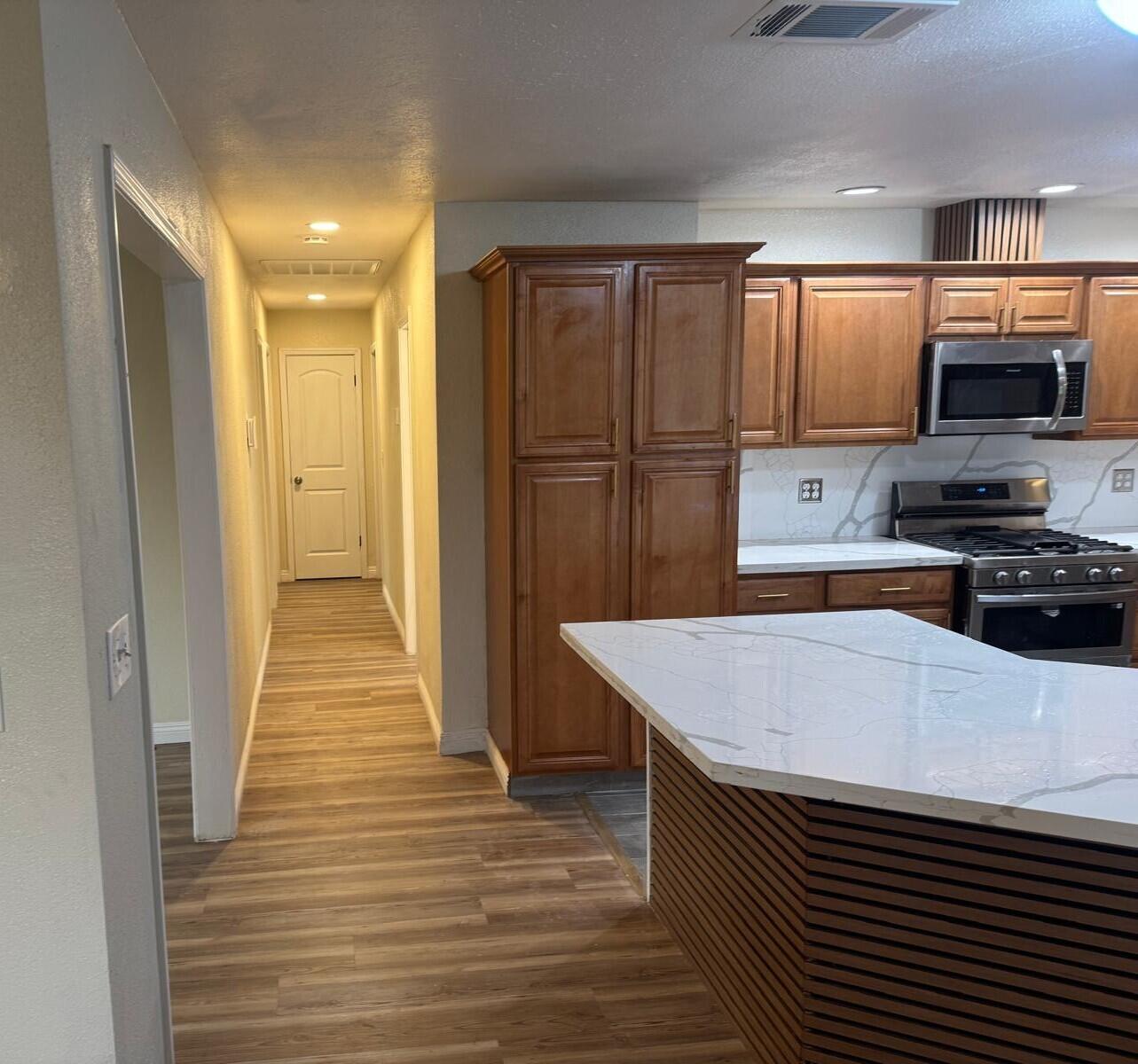 956 E Cinnamon Dr, Lemoore, CA 93245