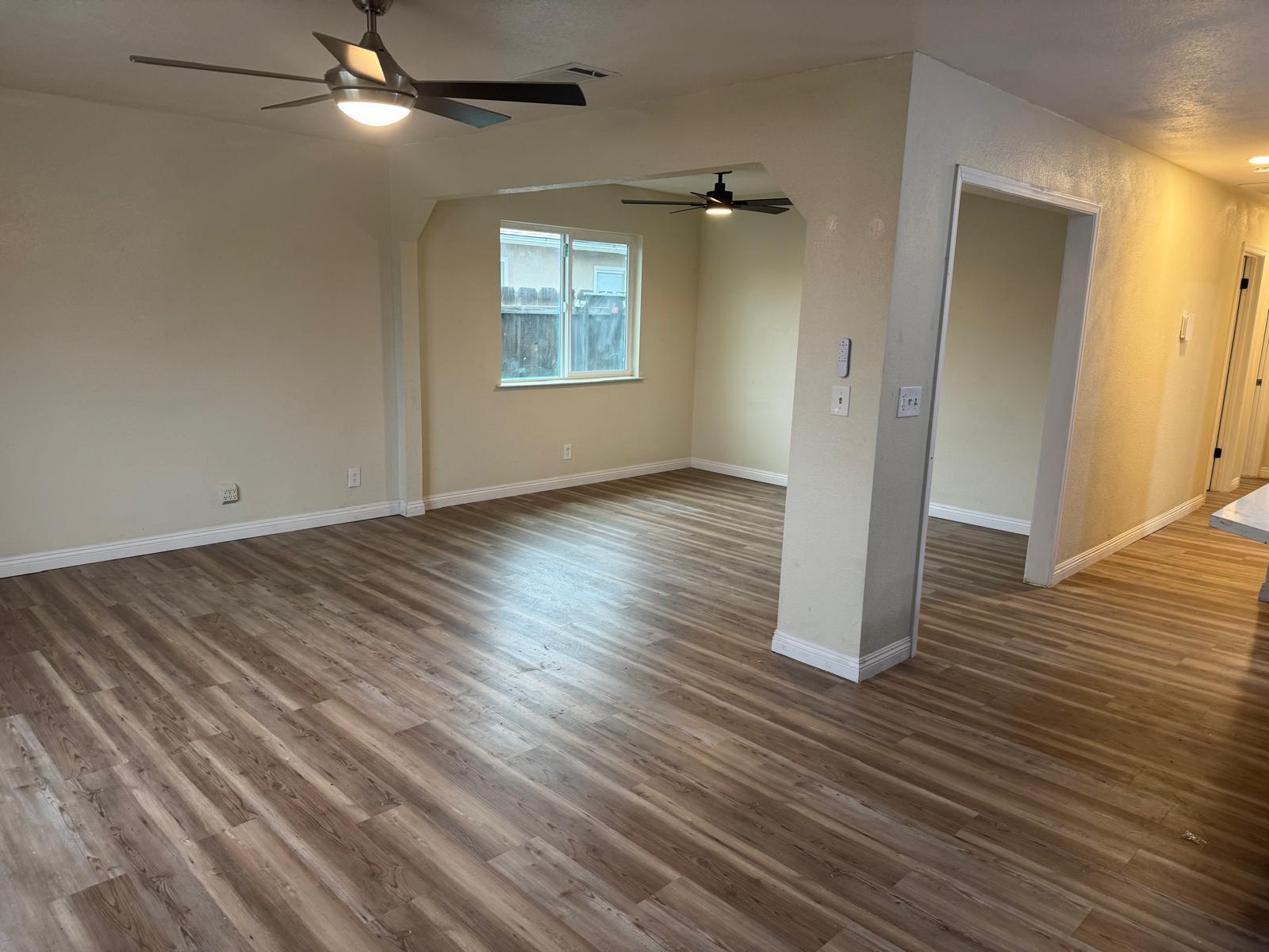 956 E Cinnamon Dr, Lemoore, CA 93245