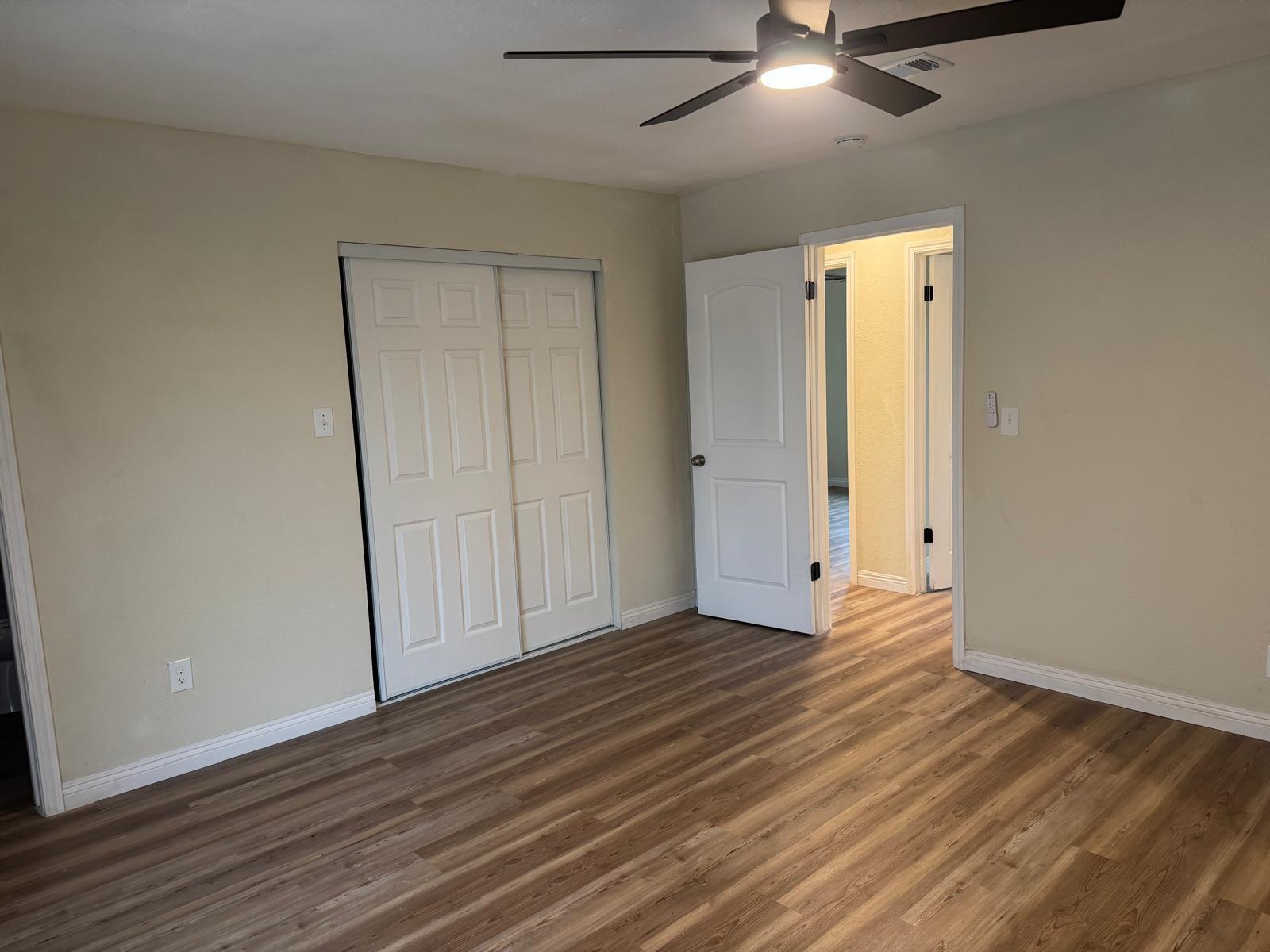 956 E Cinnamon Dr, Lemoore, CA 93245