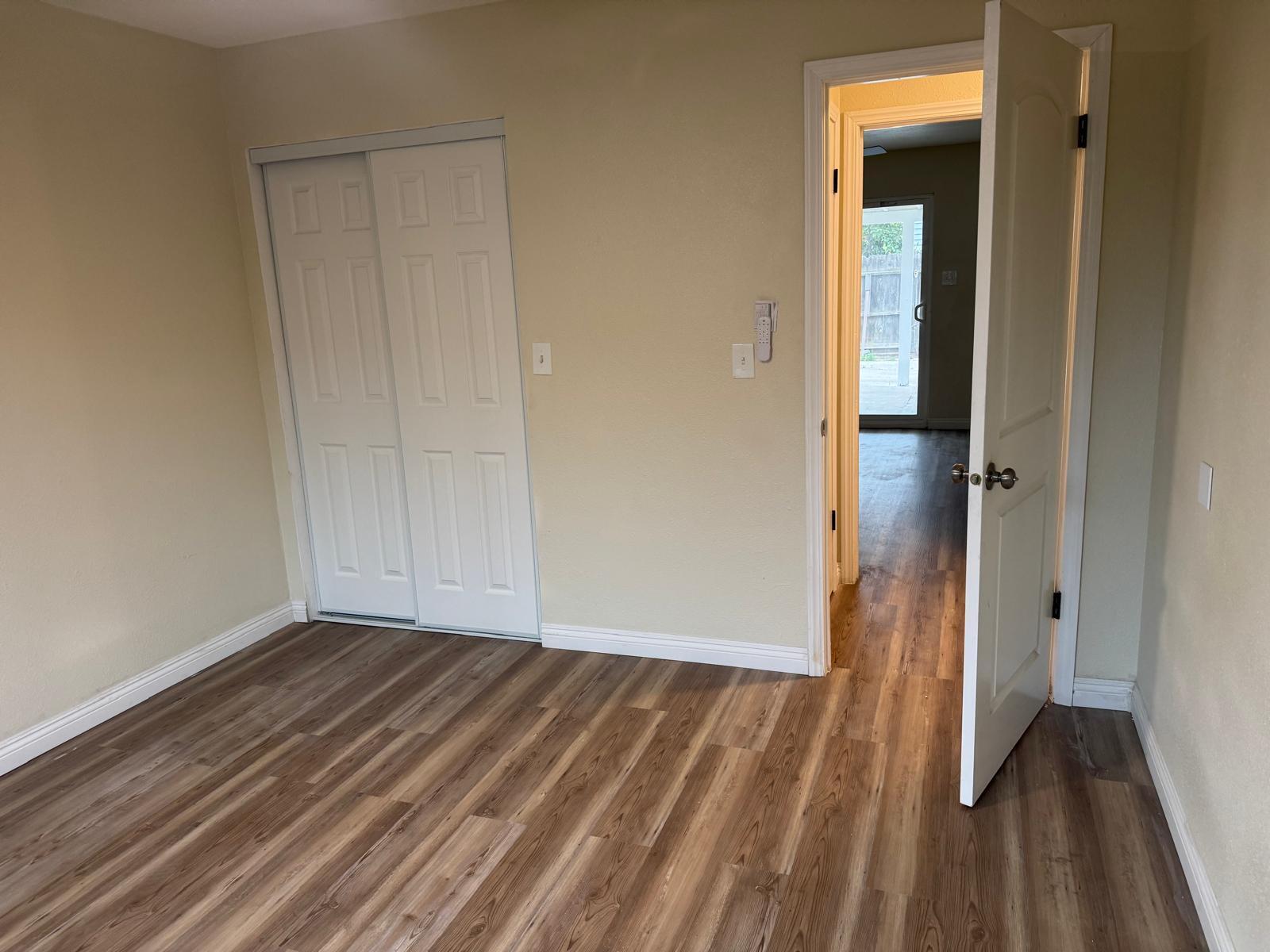 956 E Cinnamon Dr, Lemoore, CA 93245