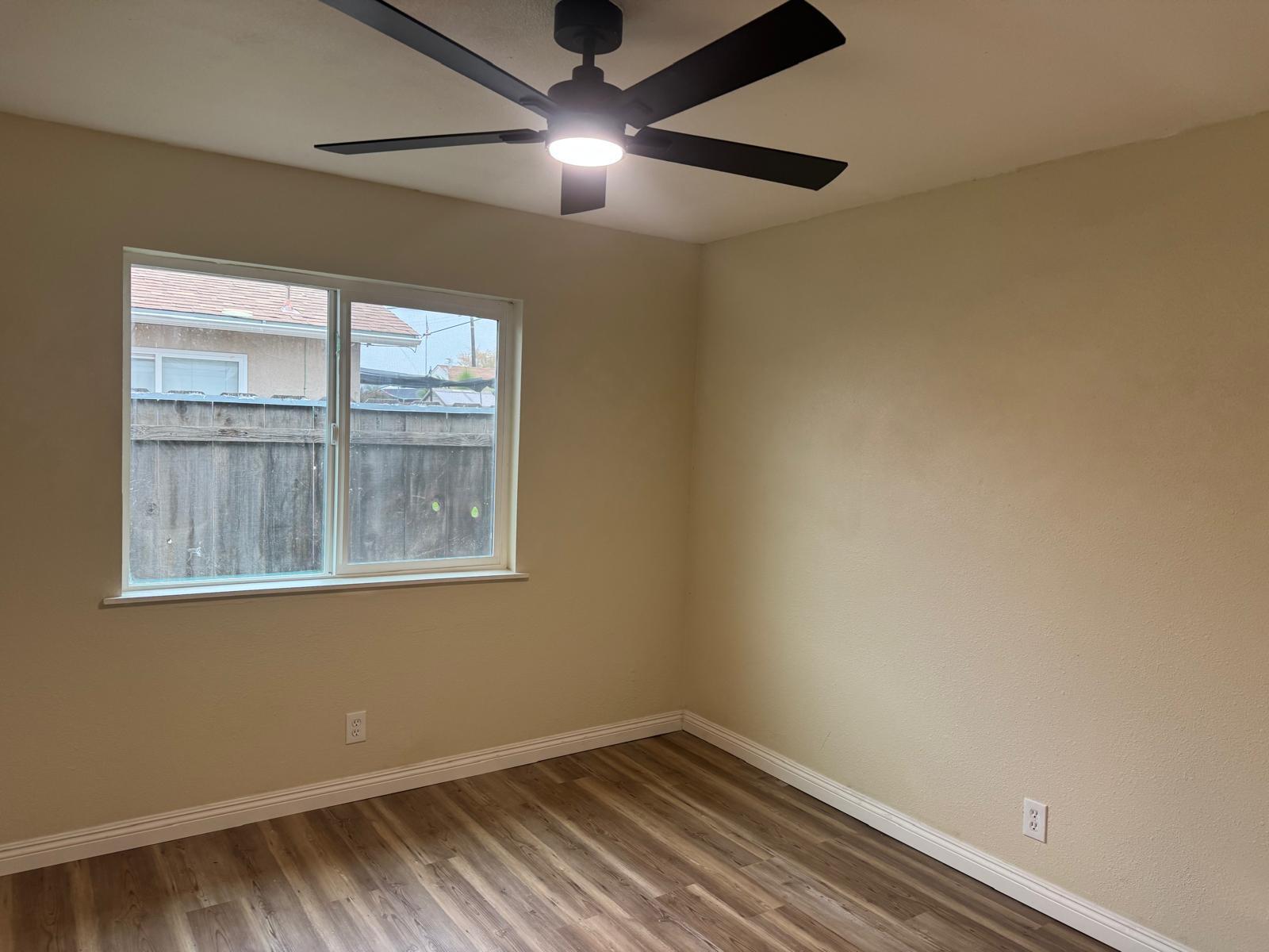 956 E Cinnamon Dr, Lemoore, CA 93245