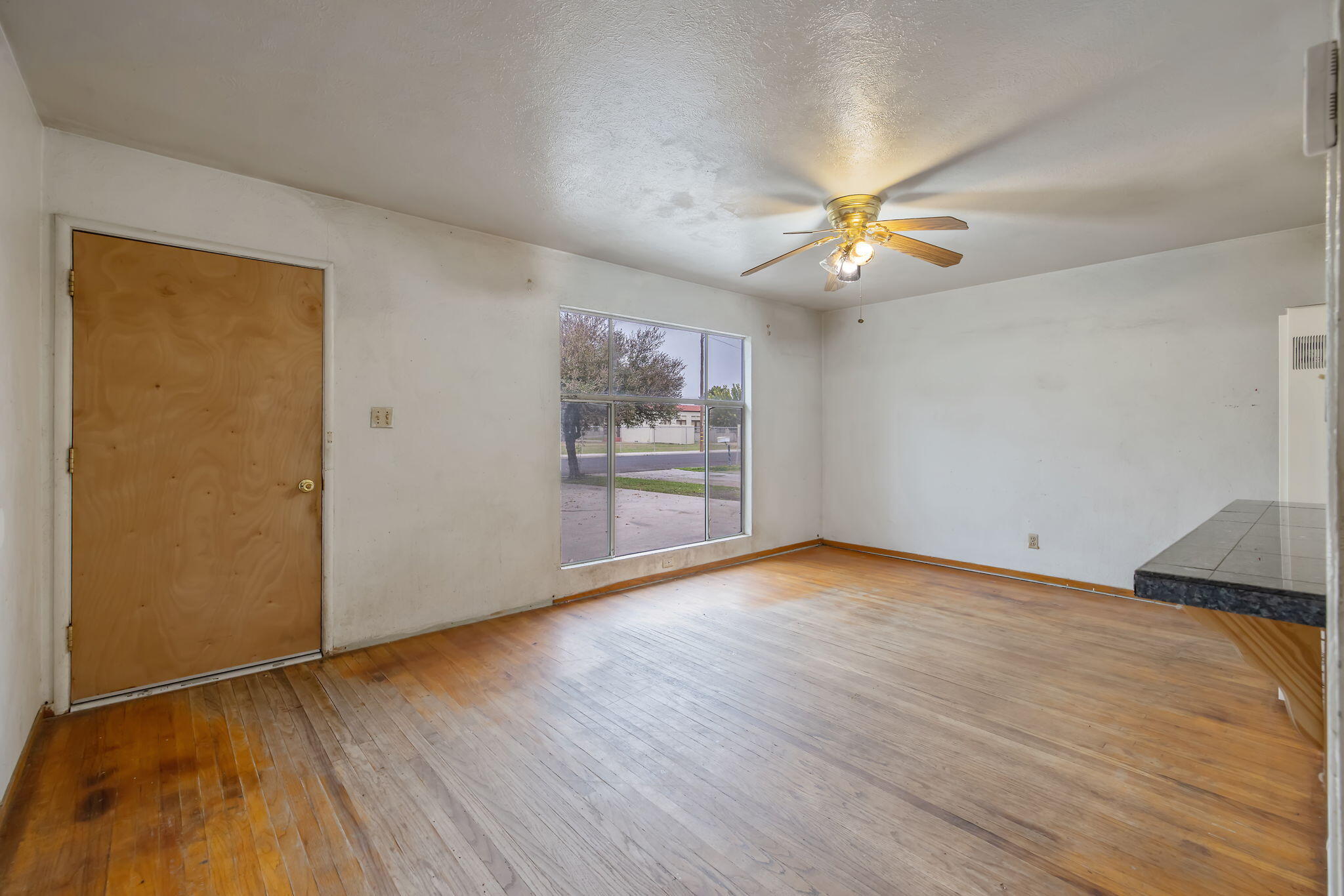 215 Lombardy Ln, Lemoore, CA 93245