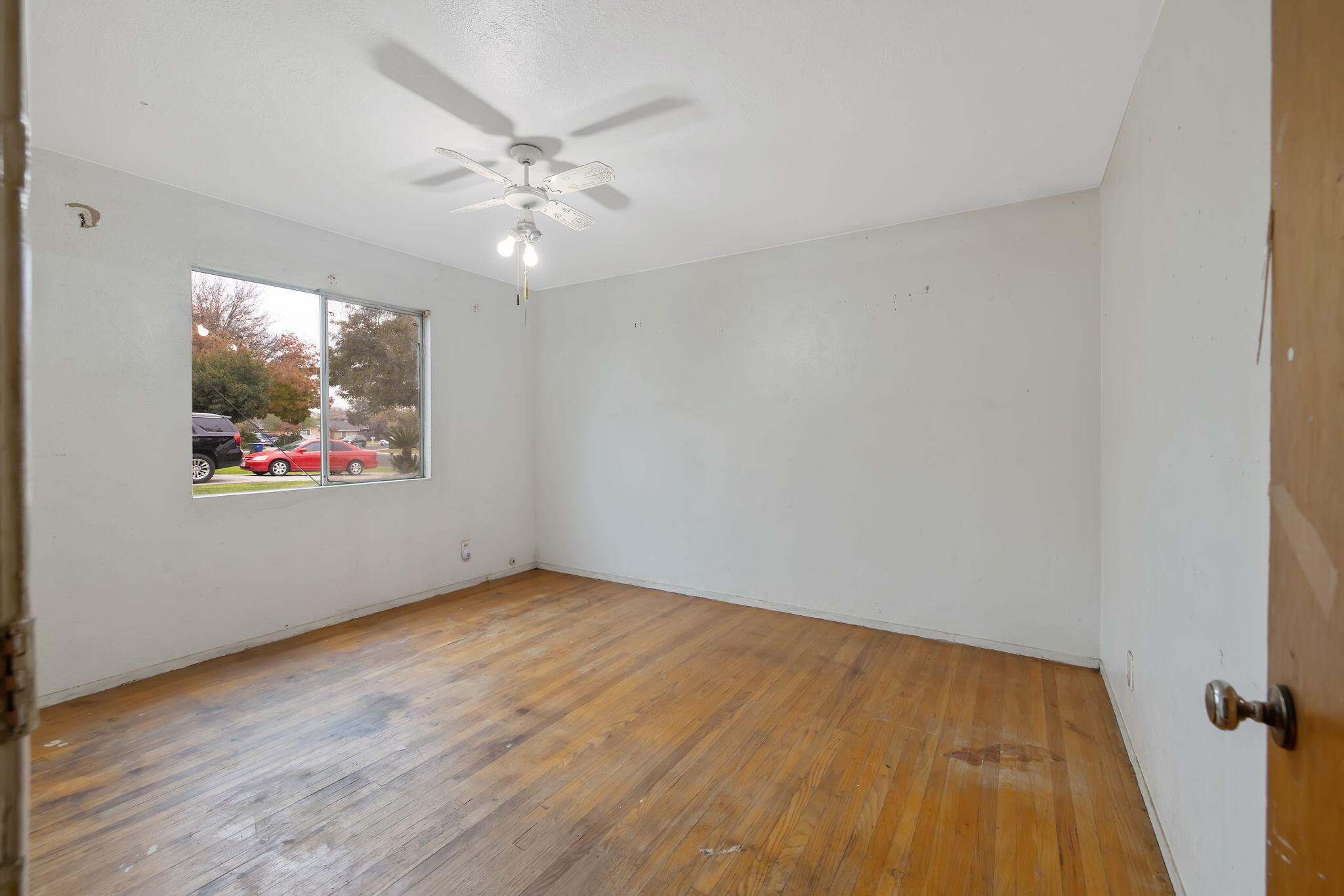 215 Lombardy Ln, Lemoore, CA 93245