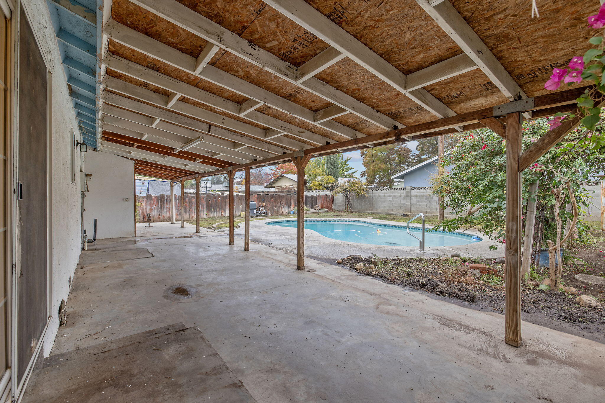 215 Lombardy Ln, Lemoore, CA 93245