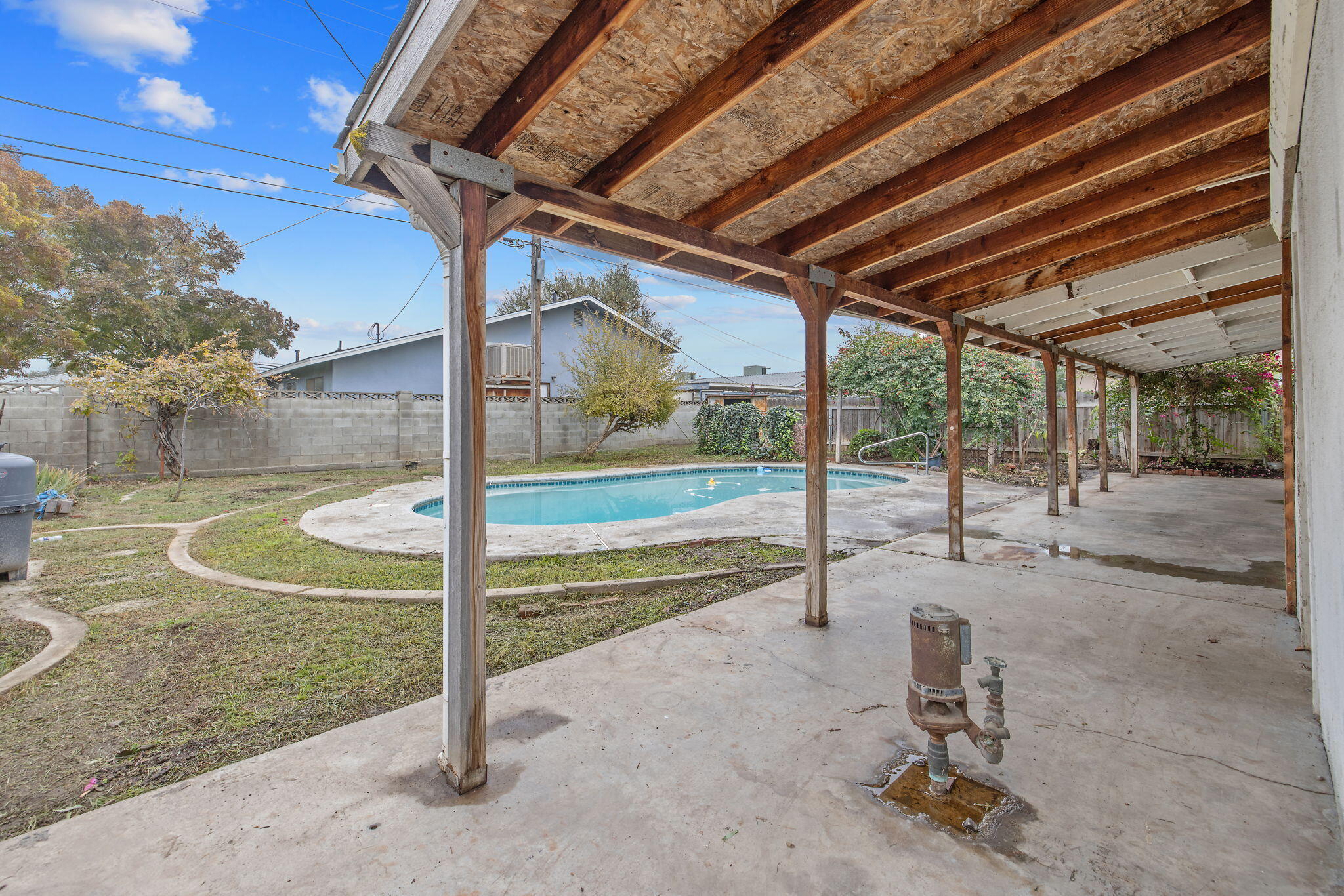 215 Lombardy Ln, Lemoore, CA 93245