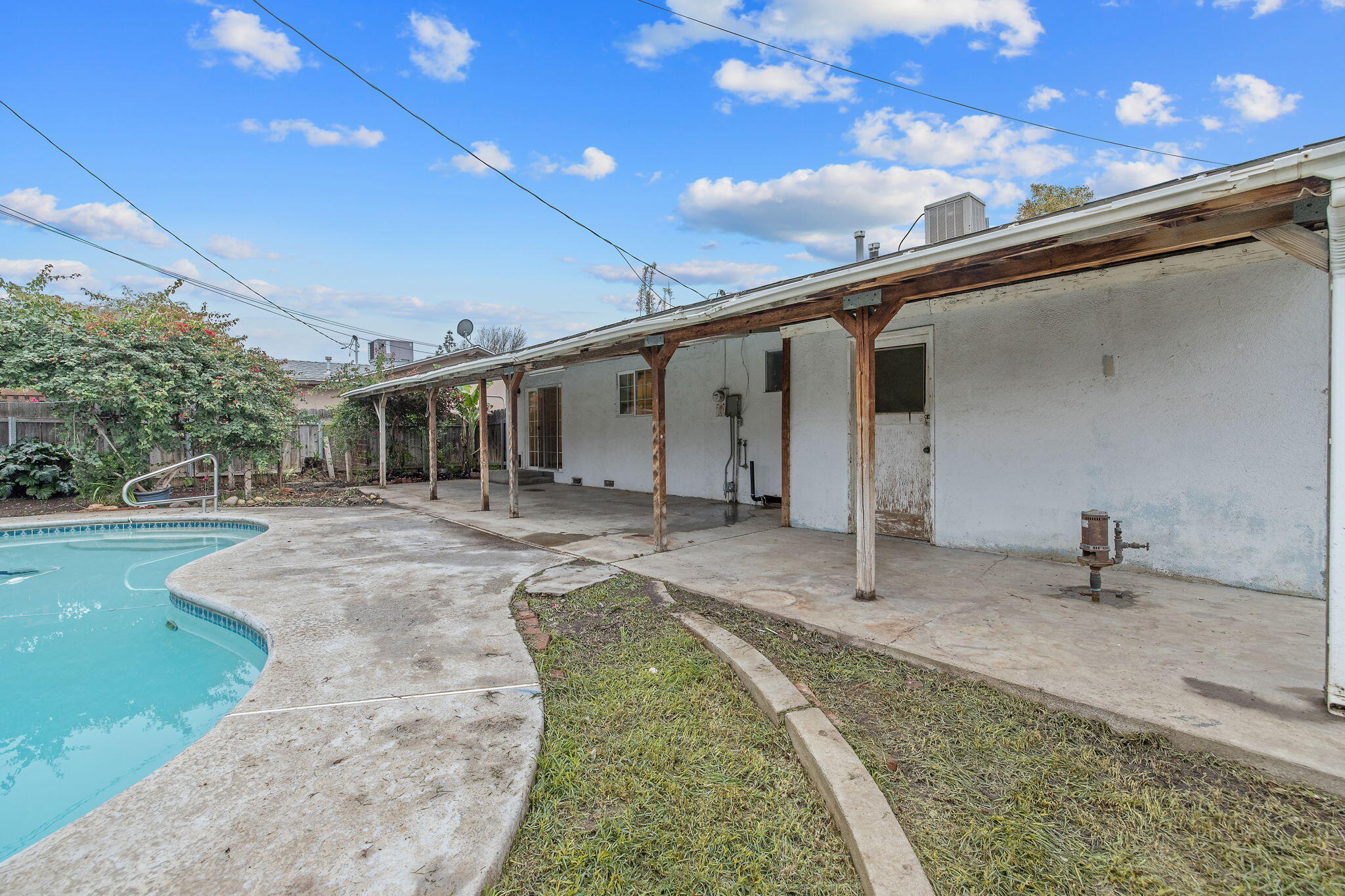 215 Lombardy Ln, Lemoore, CA 93245