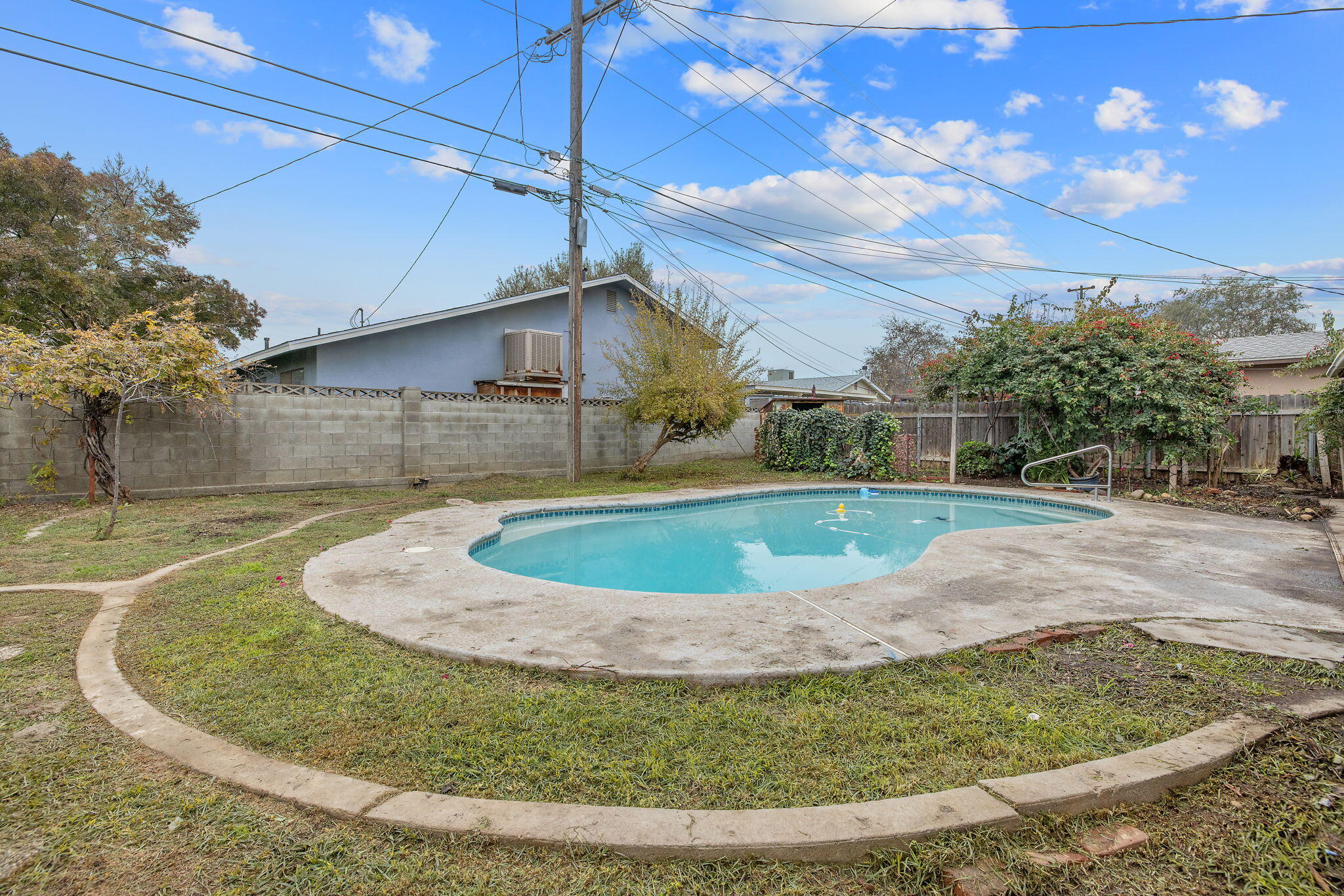 215 Lombardy Ln, Lemoore, CA 93245