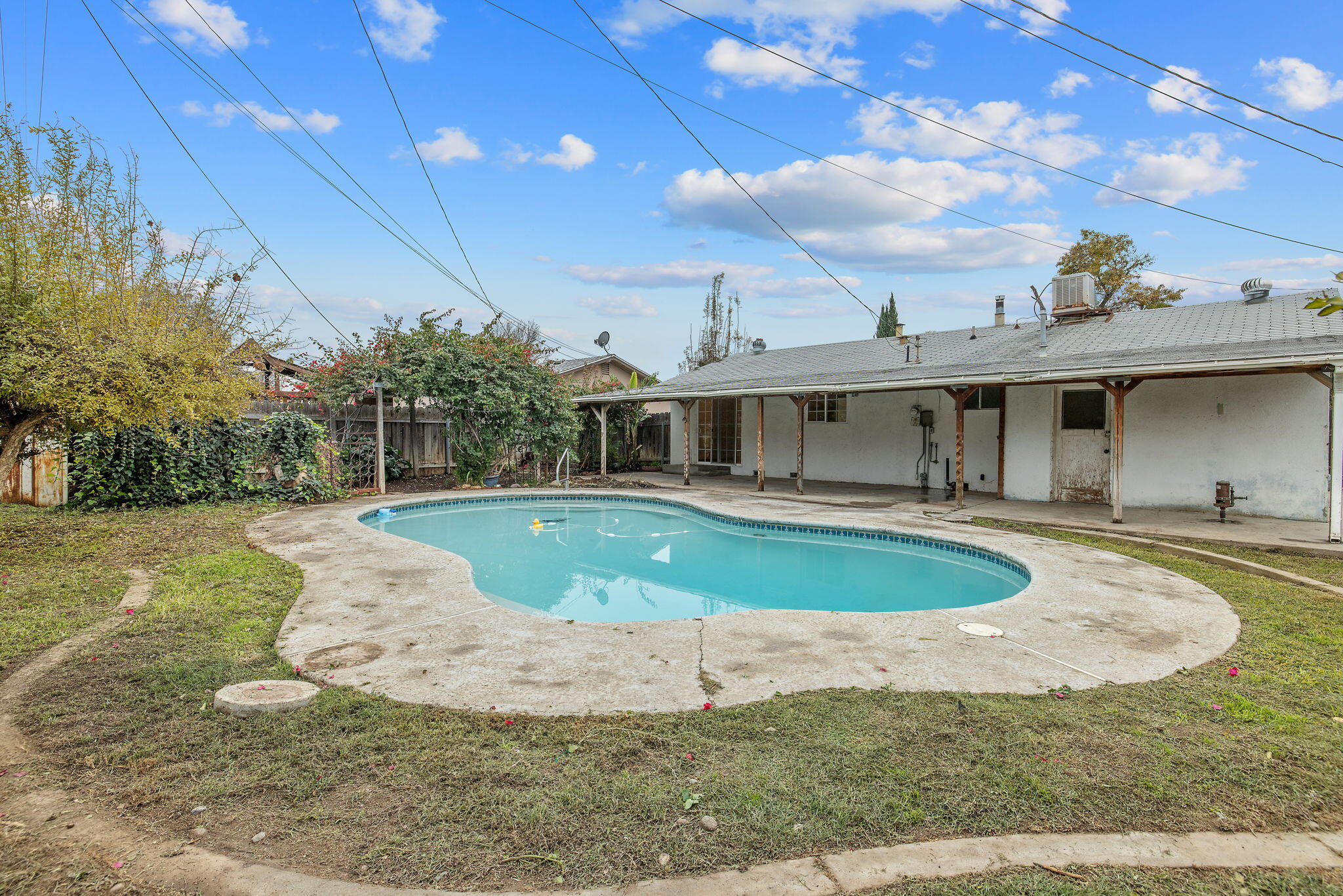 215 Lombardy Ln, Lemoore, CA 93245