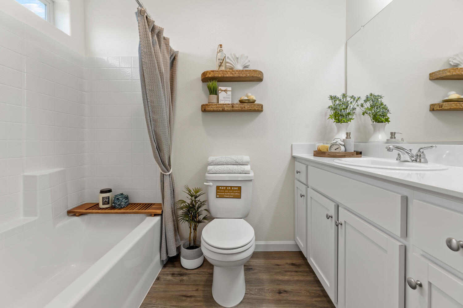 30734 Azalea Rd, Visalia, CA 93291