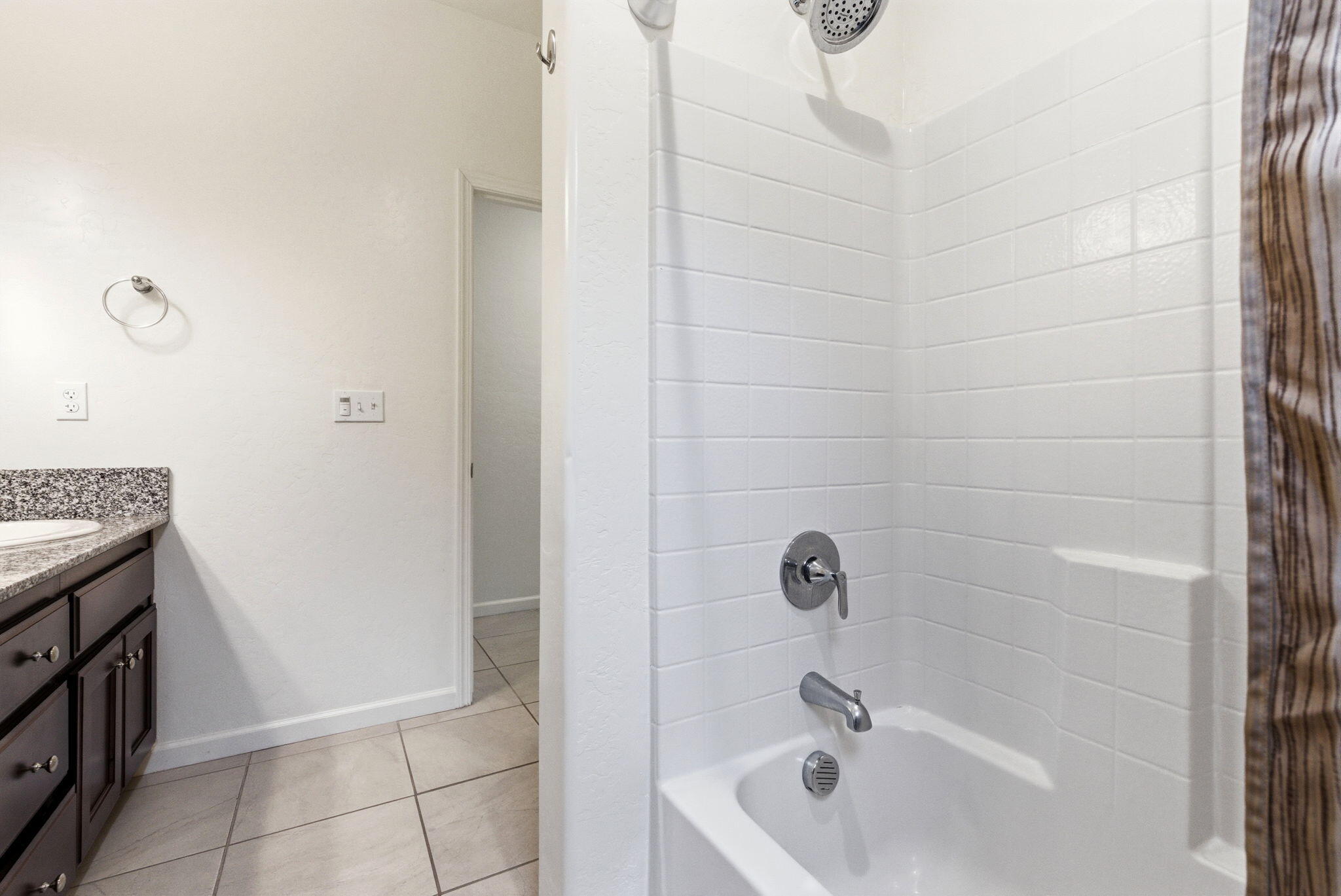 4613 W Payson Ct, Visalia, CA 93291