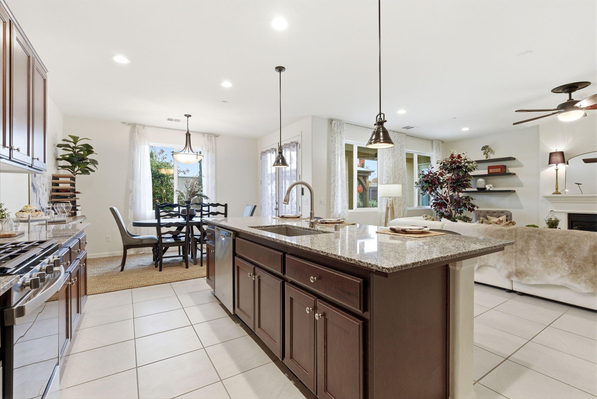 4613 W Payson Ct, Visalia, CA 93291