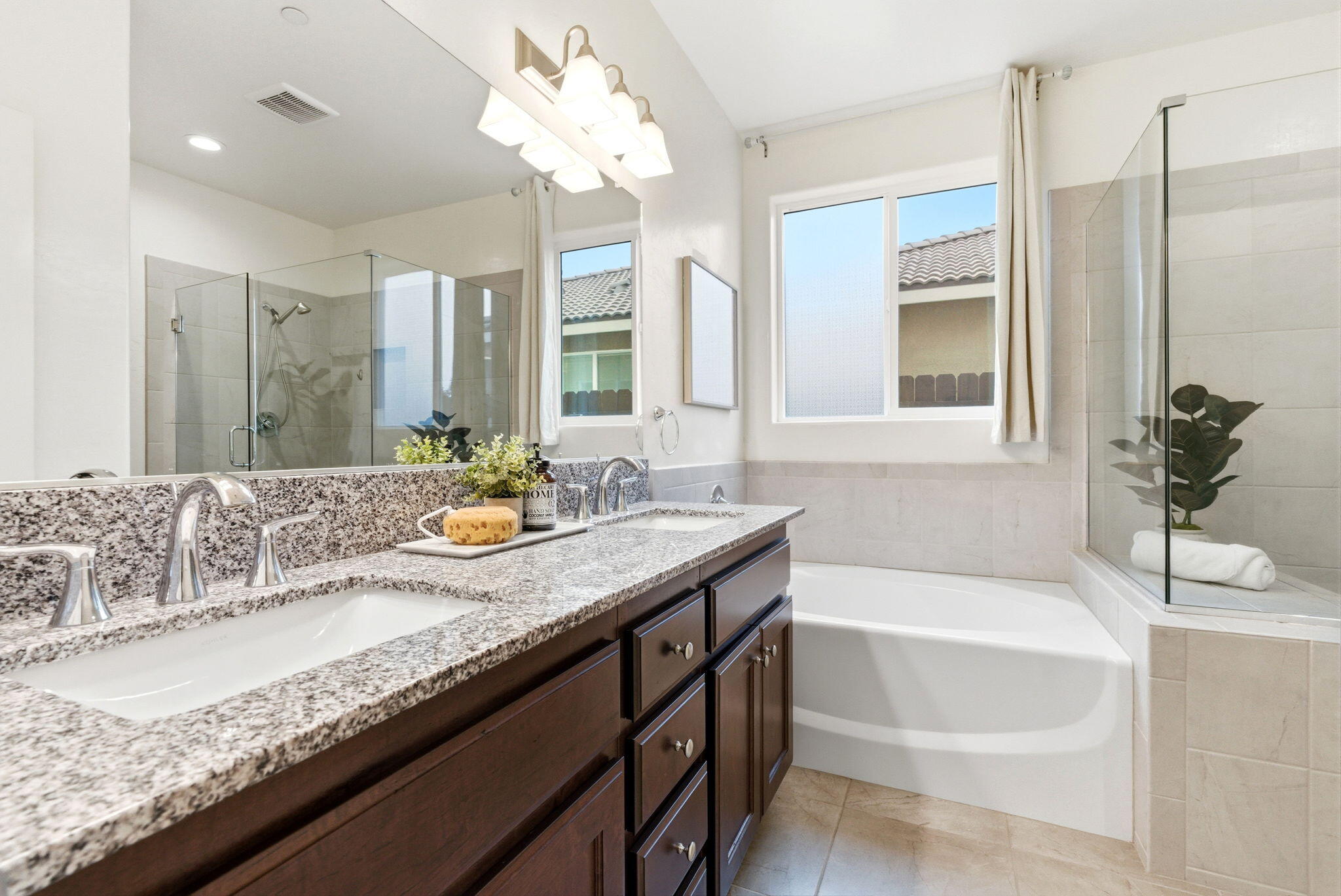 4613 W Payson Ct, Visalia, CA 93291