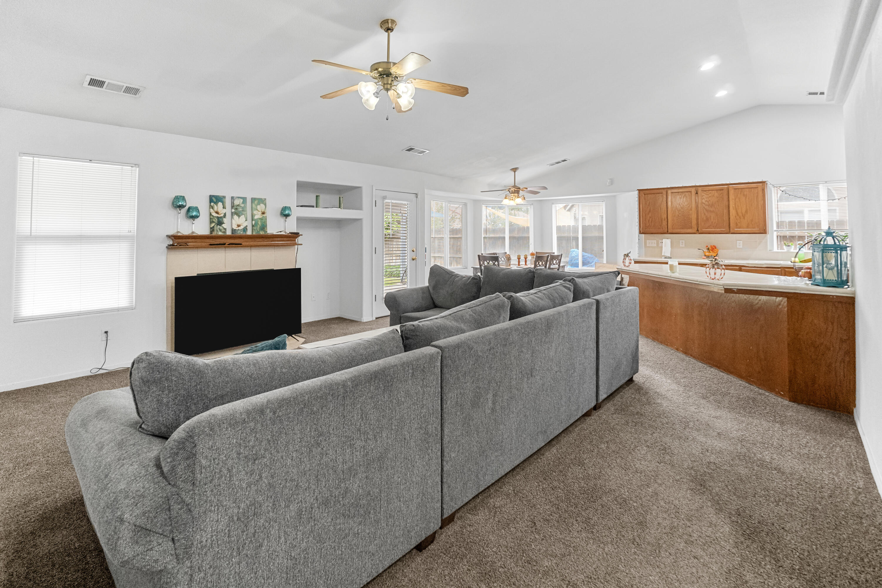 1307 Patsy St, Porterville, CA 93257