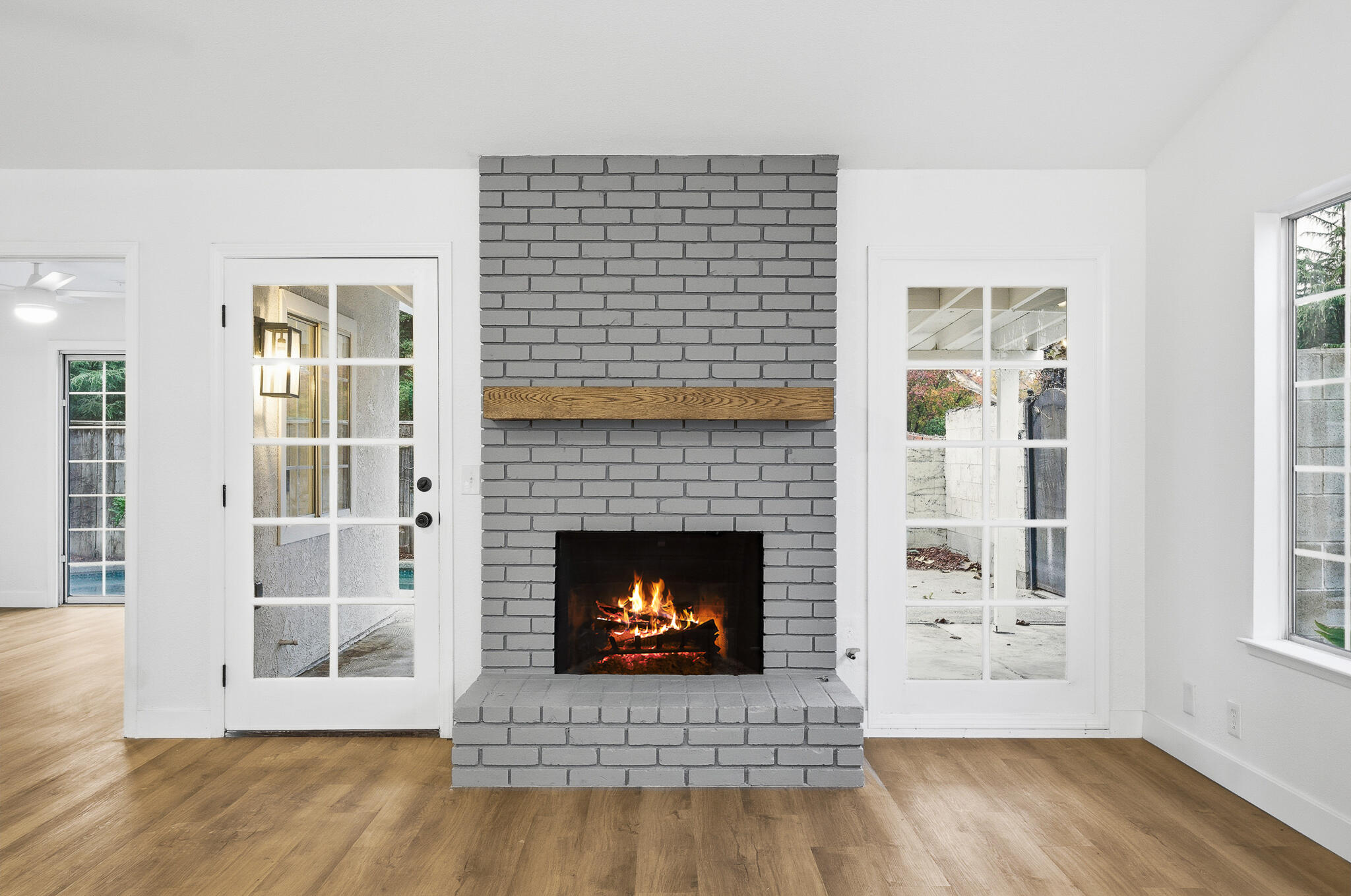 945 N Oakwood Ct, Visalia, CA 93291