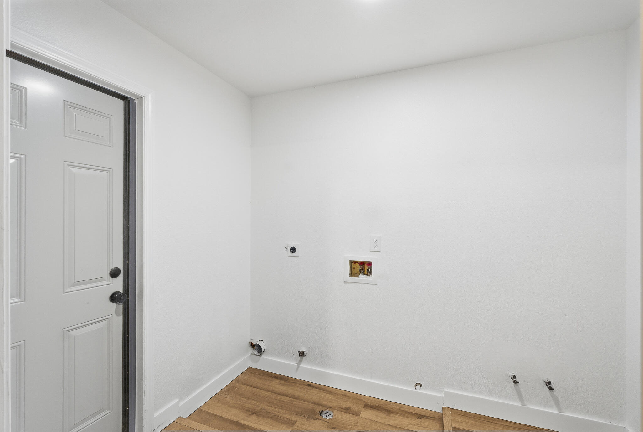 945 N Oakwood Ct, Visalia, CA 93291