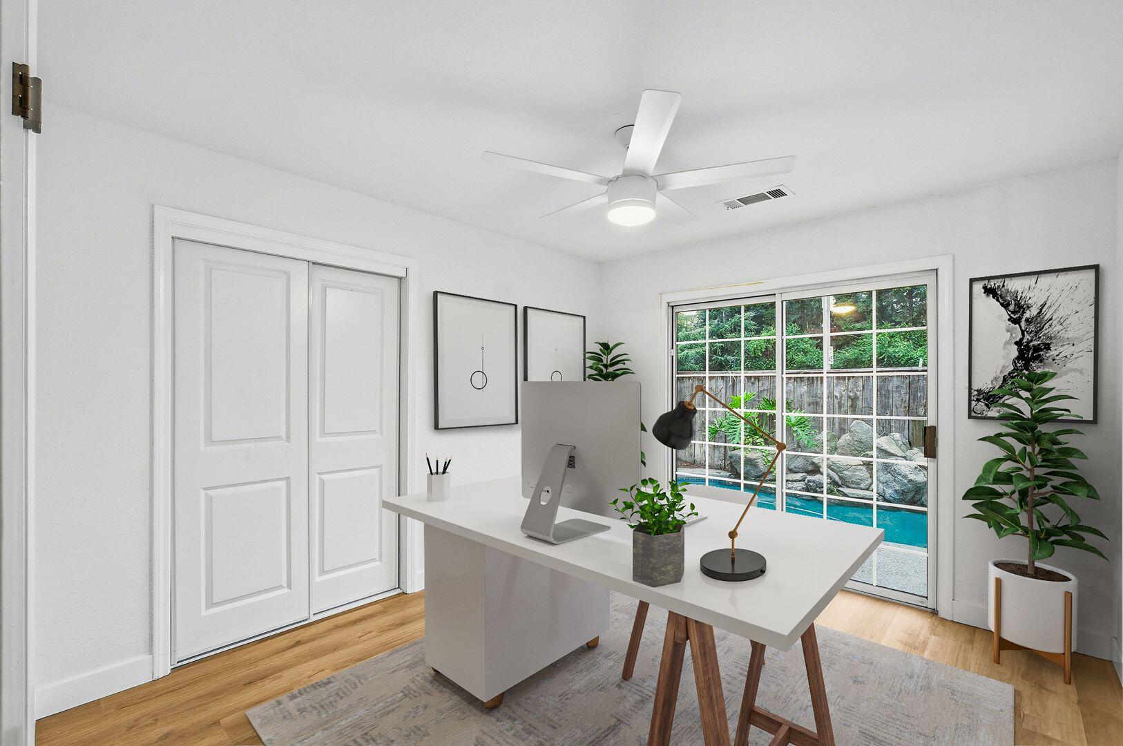 945 N Oakwood Ct, Visalia, CA 93291