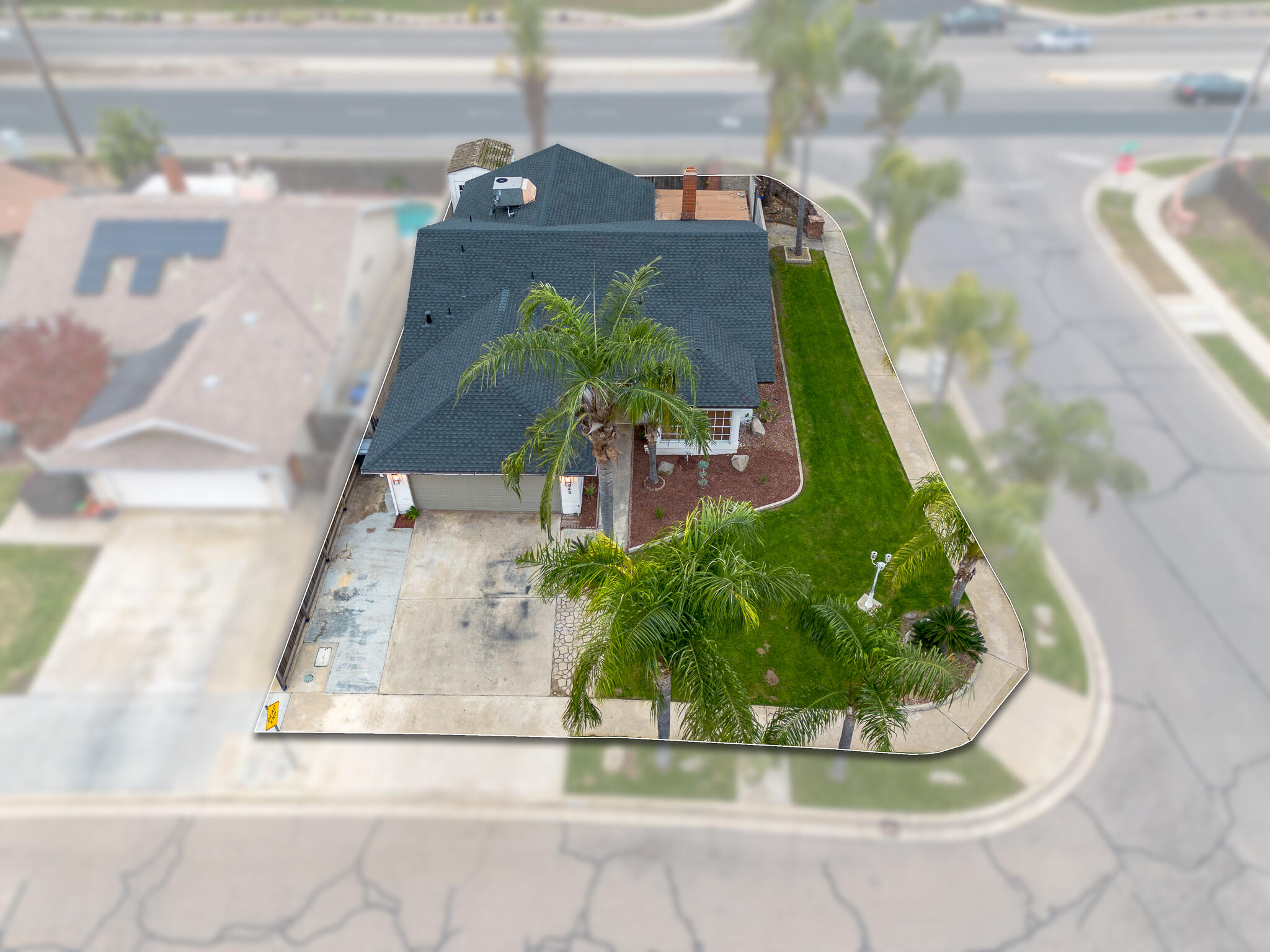 945 N Oakwood Ct, Visalia, CA 93291