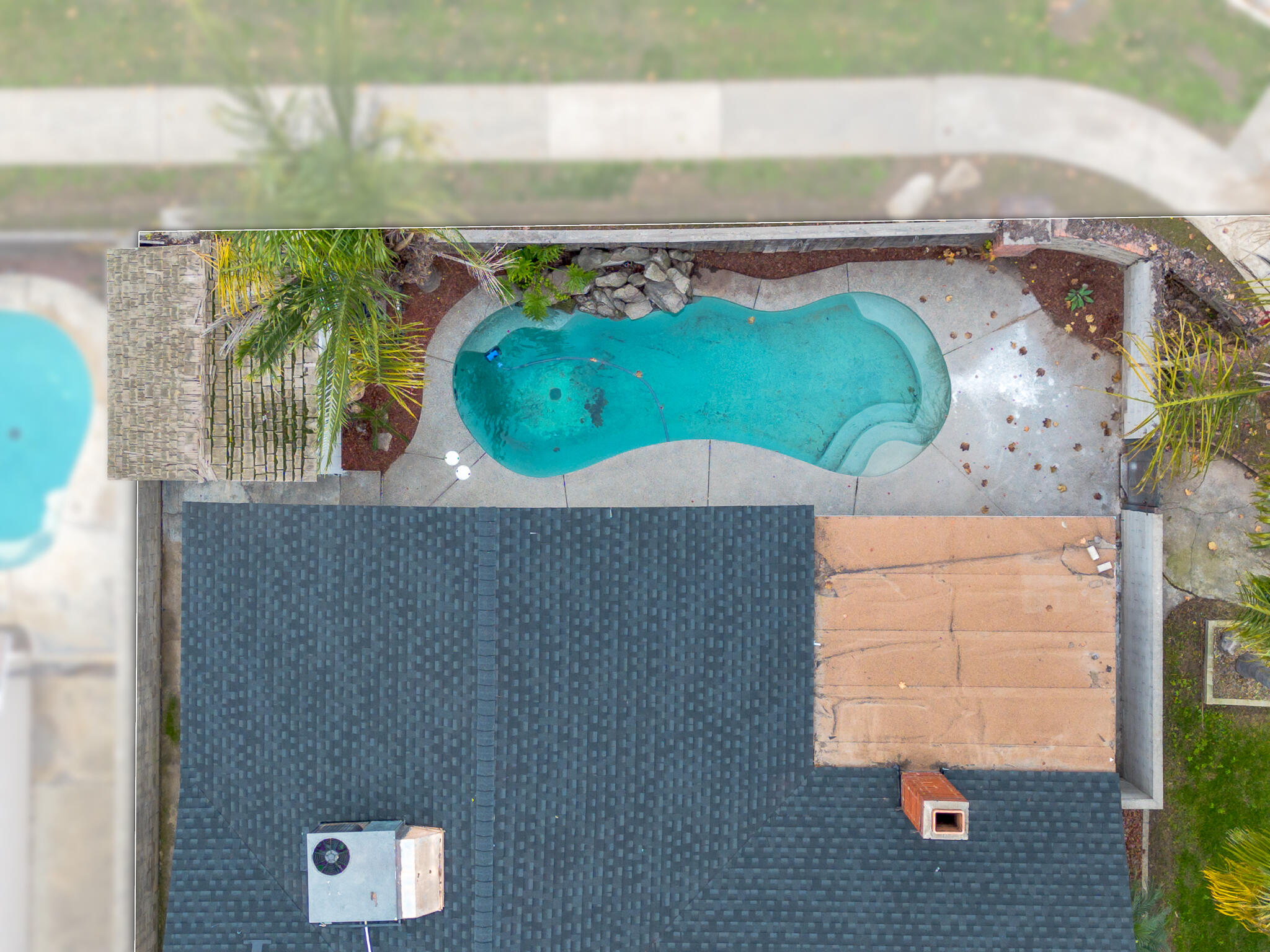 945 N Oakwood Ct, Visalia, CA 93291