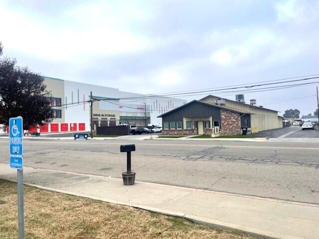 1910 E Mineral King Ave, Visalia, CA 93292