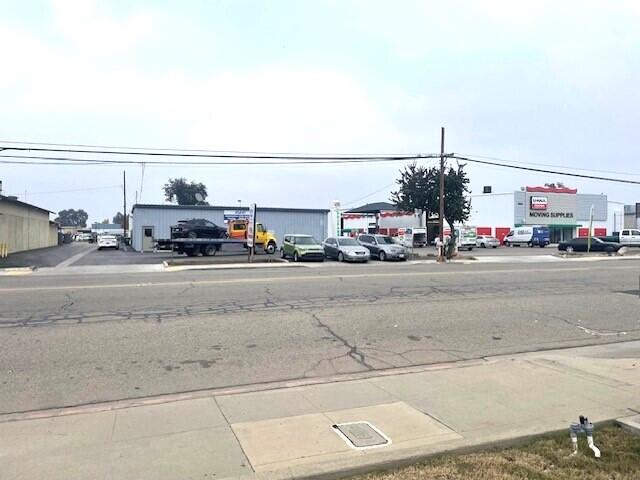 1910 E Mineral King Ave, Visalia, CA 93292