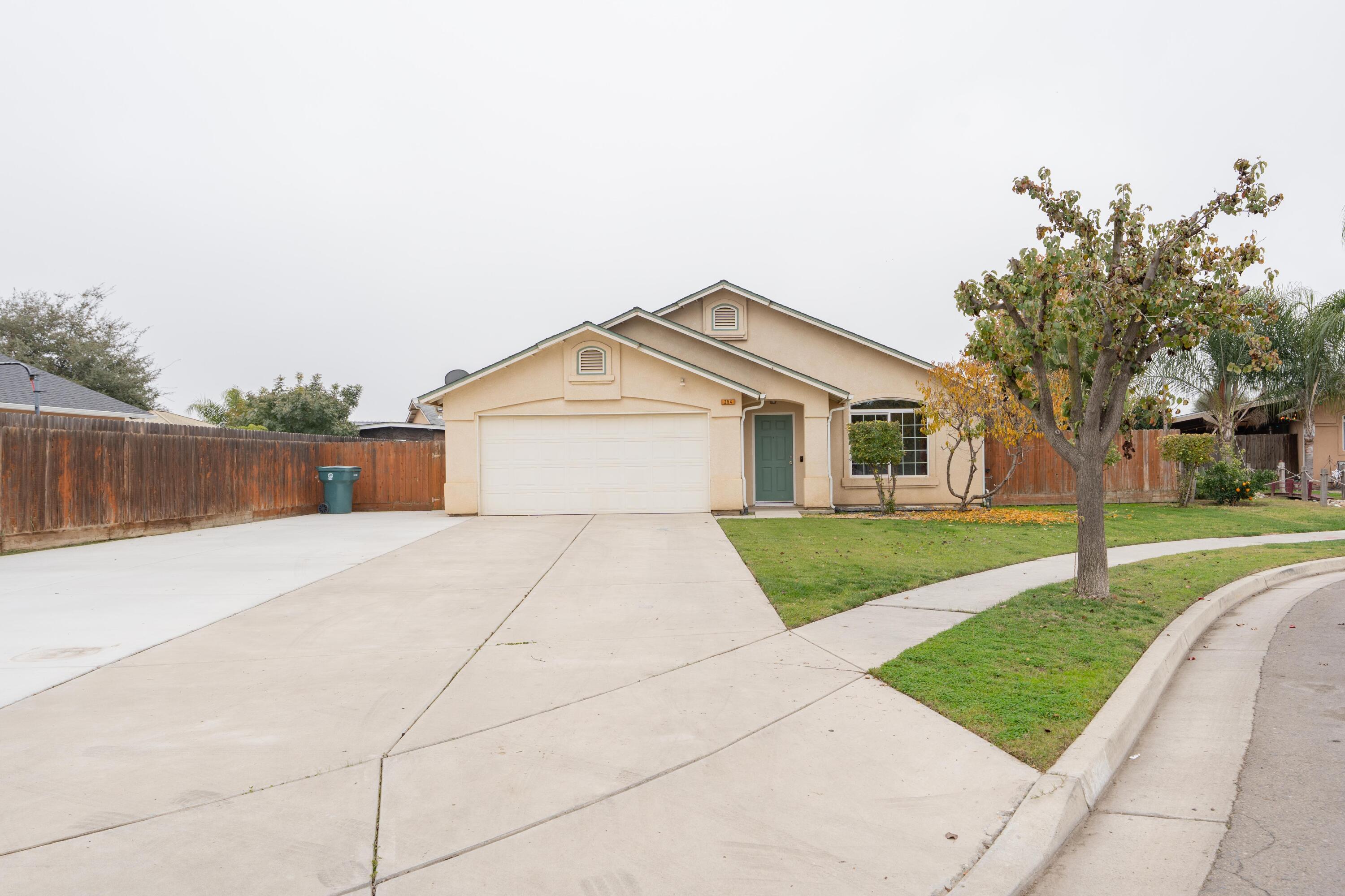 254 Feather Ct, Tulare, CA 93274